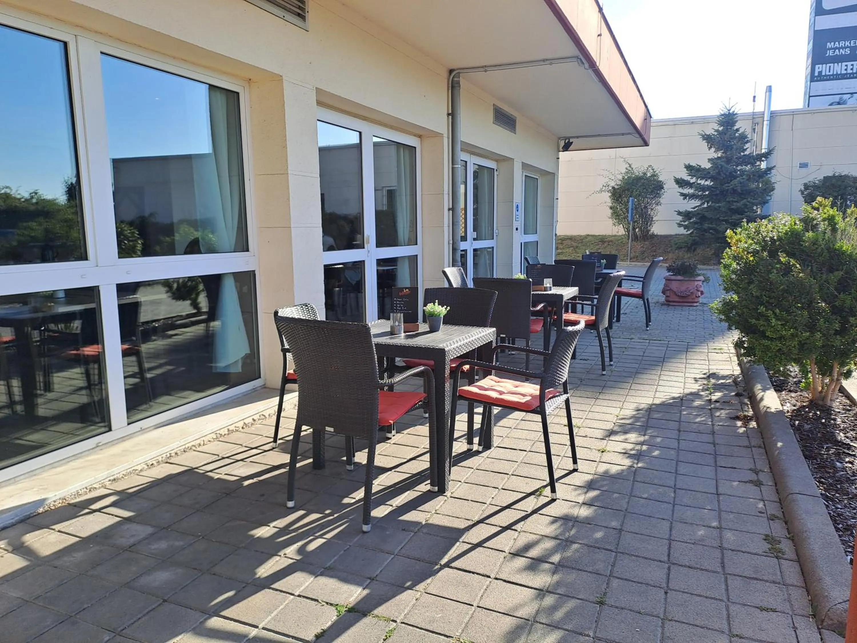 Balcony/Terrace in REGIOHOTEL Leipzig West - #Frühstücksbuffet #TopPreisLeistung #FreeParking #Wallbox