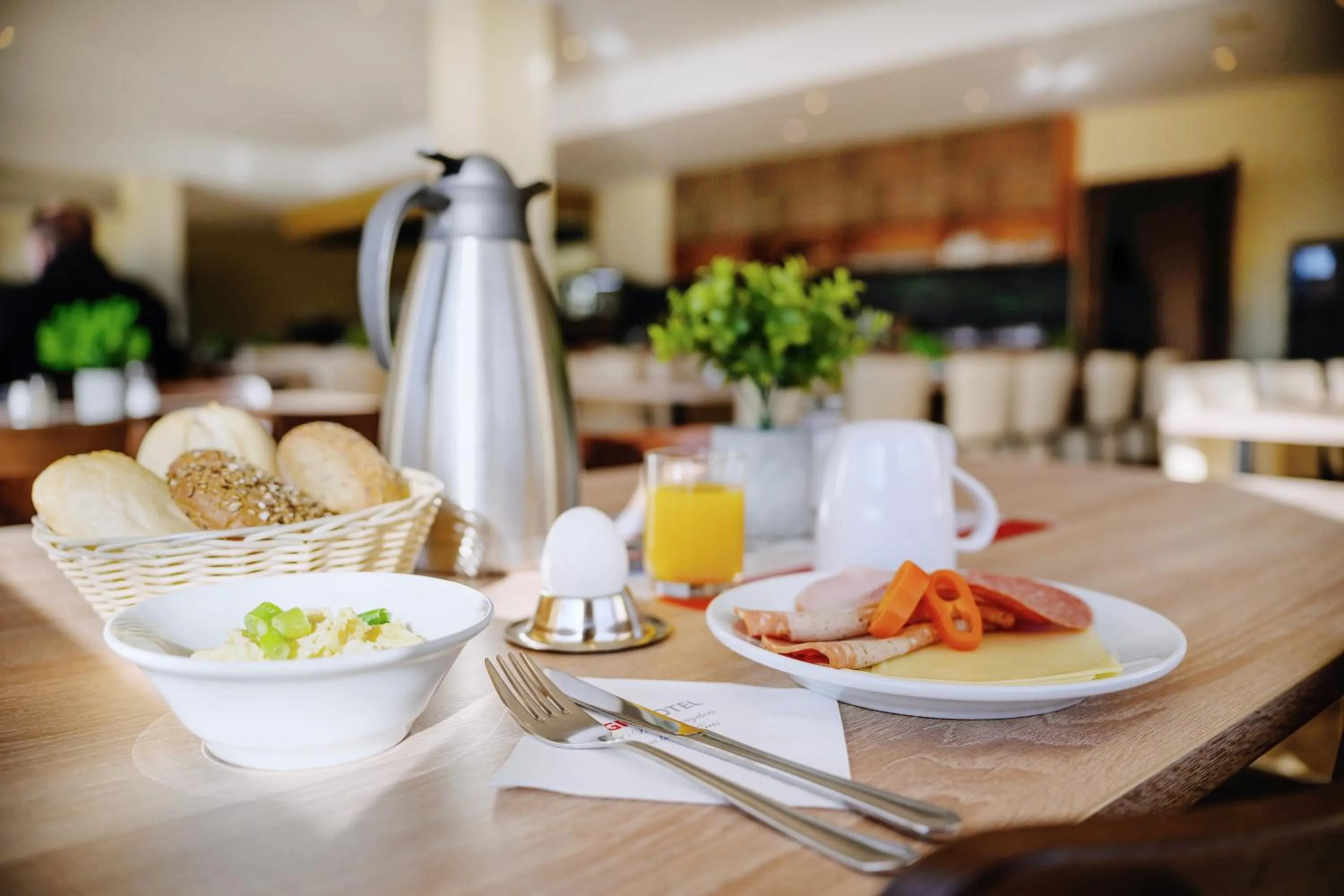 Breakfast in REGIOHOTEL Leipzig West - #Frühstücksbuffet #TopPreisLeistung #FreeParking #Wallbox