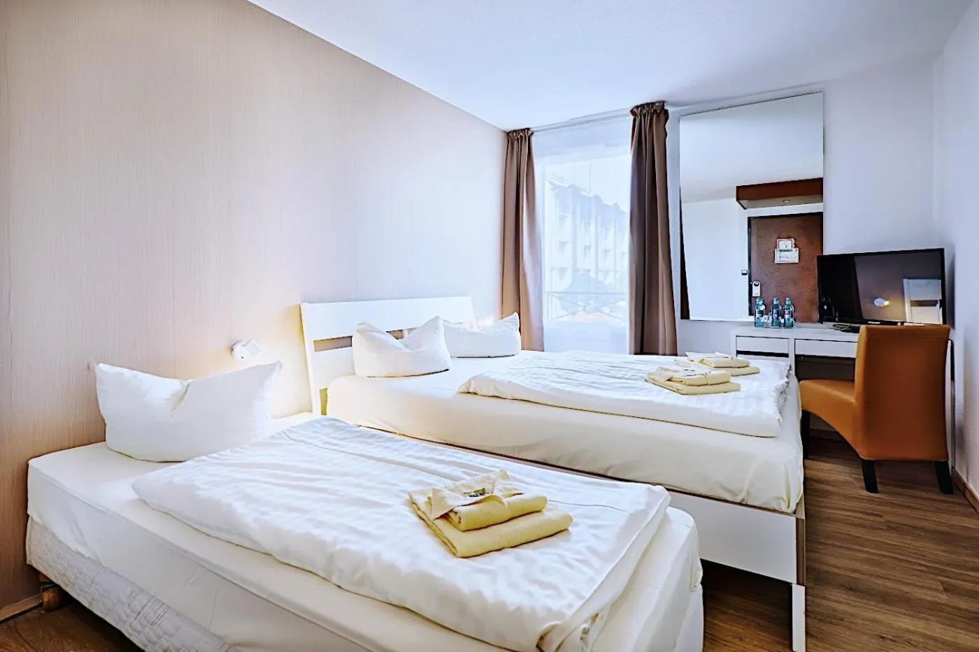 Bed in REGIOHOTEL Leipzig West - #Frühstücksbuffet #TopPreisLeistung #FreeParking #Wallbox