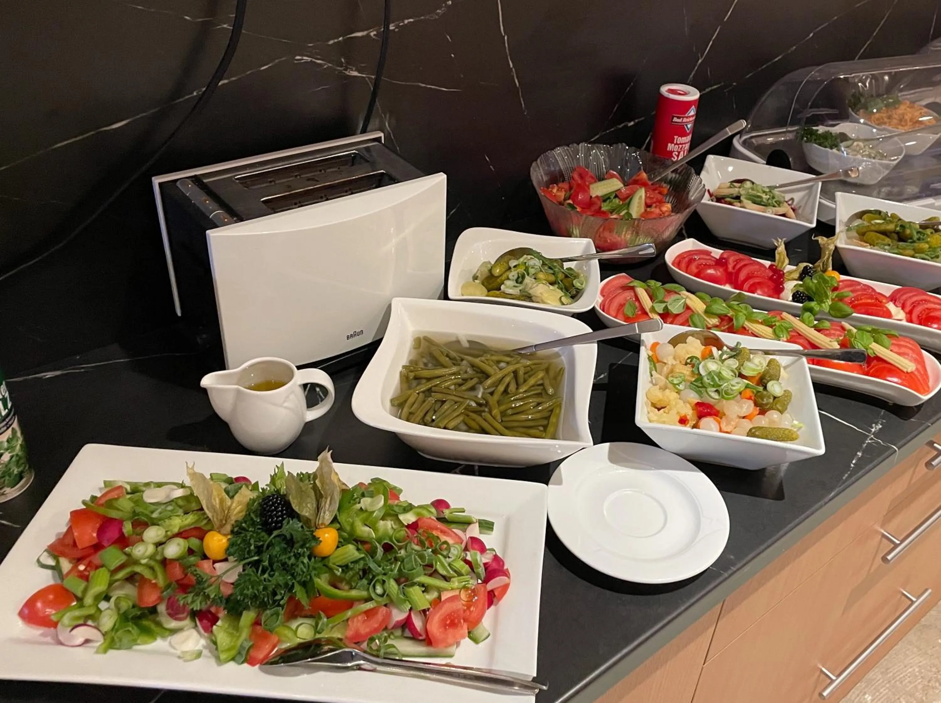 Breakfast in REGIOHOTEL Leipzig West - #Frühstücksbuffet #TopPreisLeistung #FreeParking #Wallbox