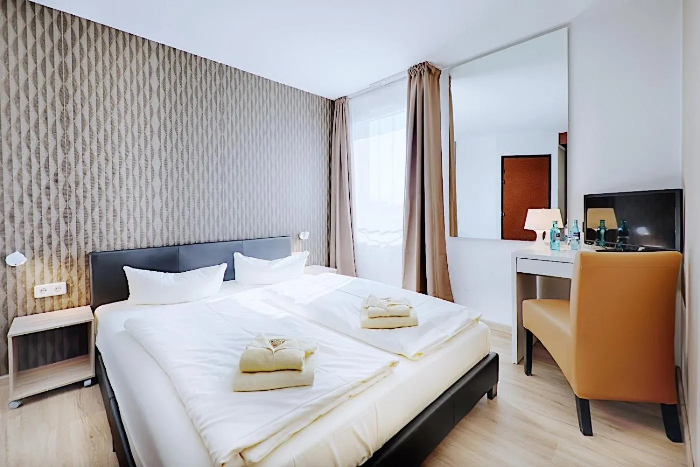 Bed in REGIOHOTEL Leipzig West - #Frühstücksbuffet #TopPreisLeistung #FreeParking #Wallbox