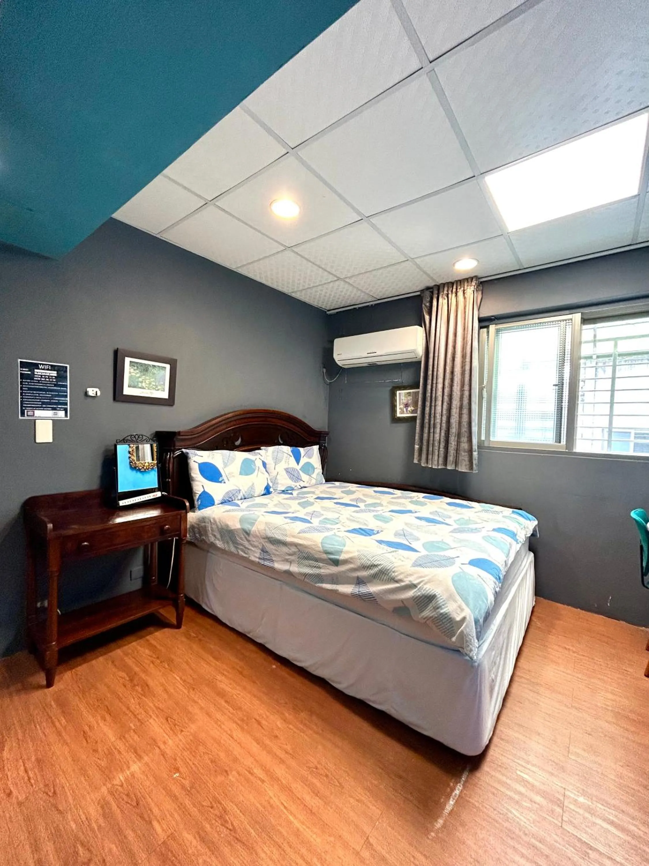 Photo of the whole room, Bed in Taipei Triple Tiger Inn