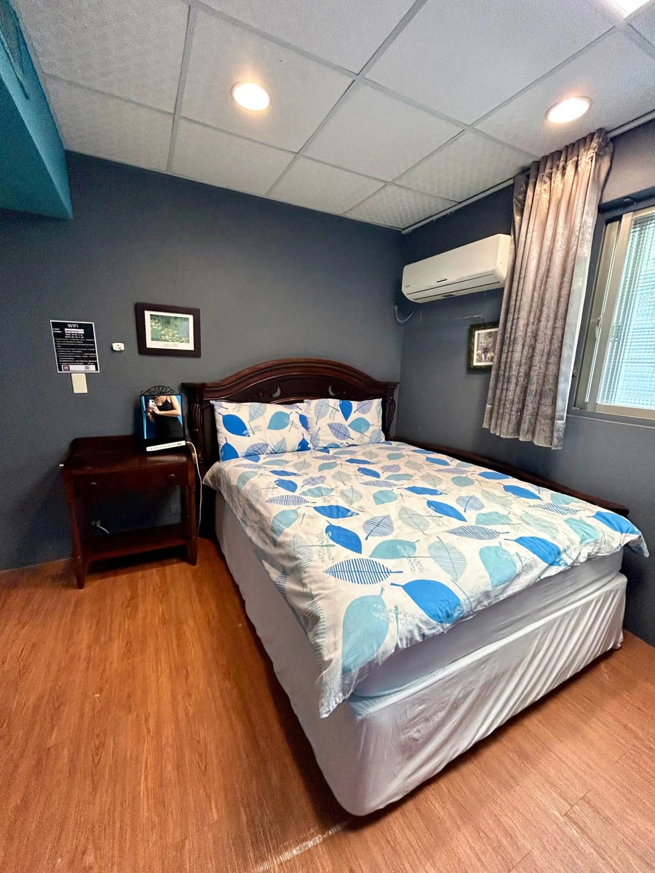 Photo of the whole room, Bed in Taipei Triple Tiger Inn