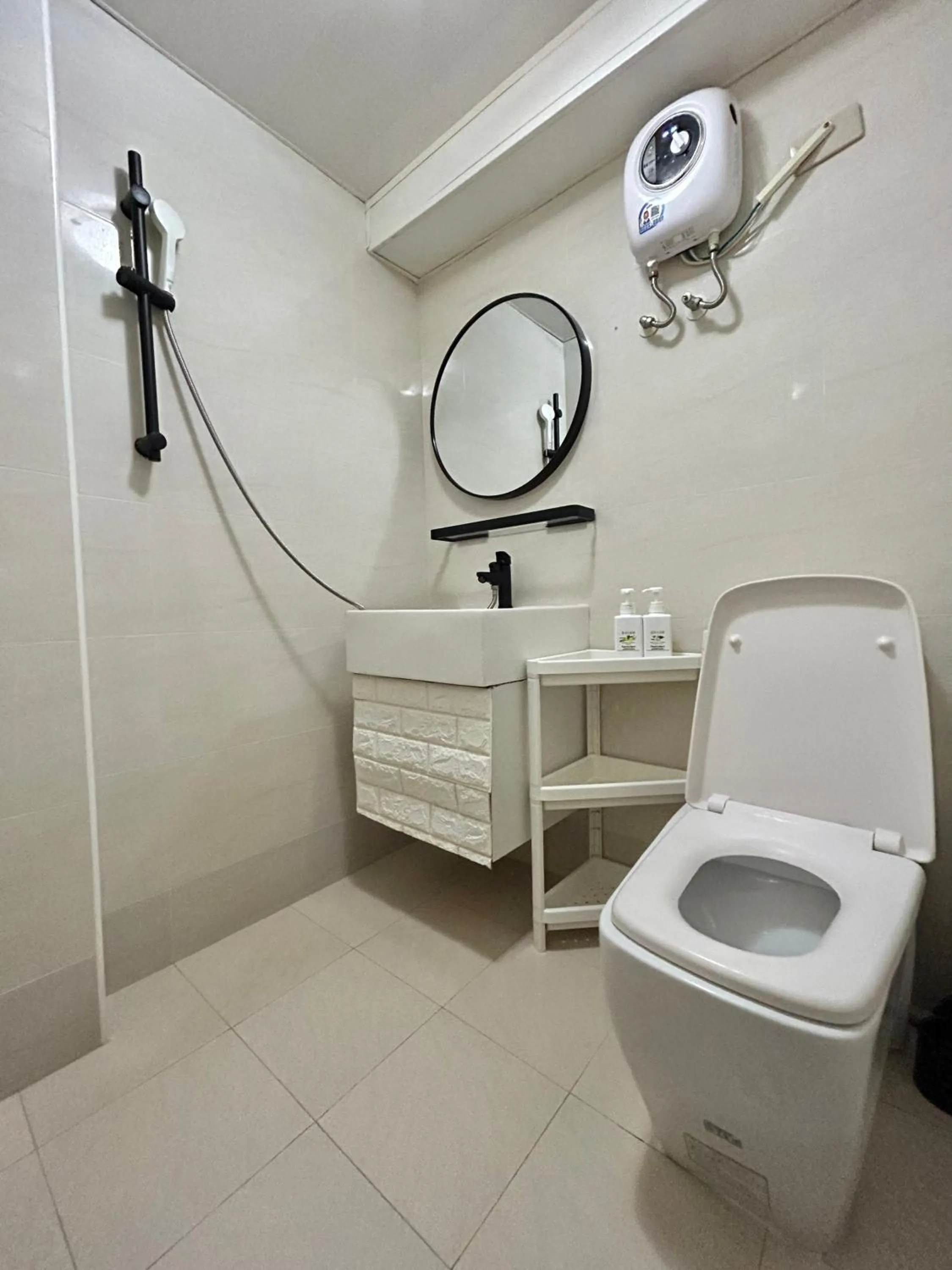 Shower in Taipei Triple Tiger Inn