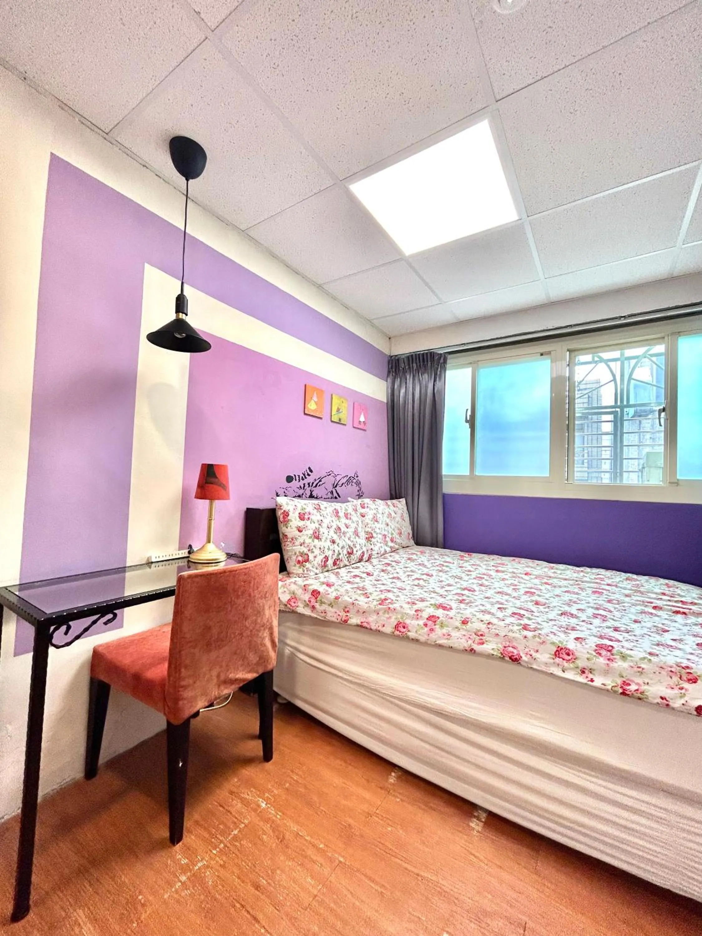 Photo of the whole room, Bed in Taipei Triple Tiger Inn