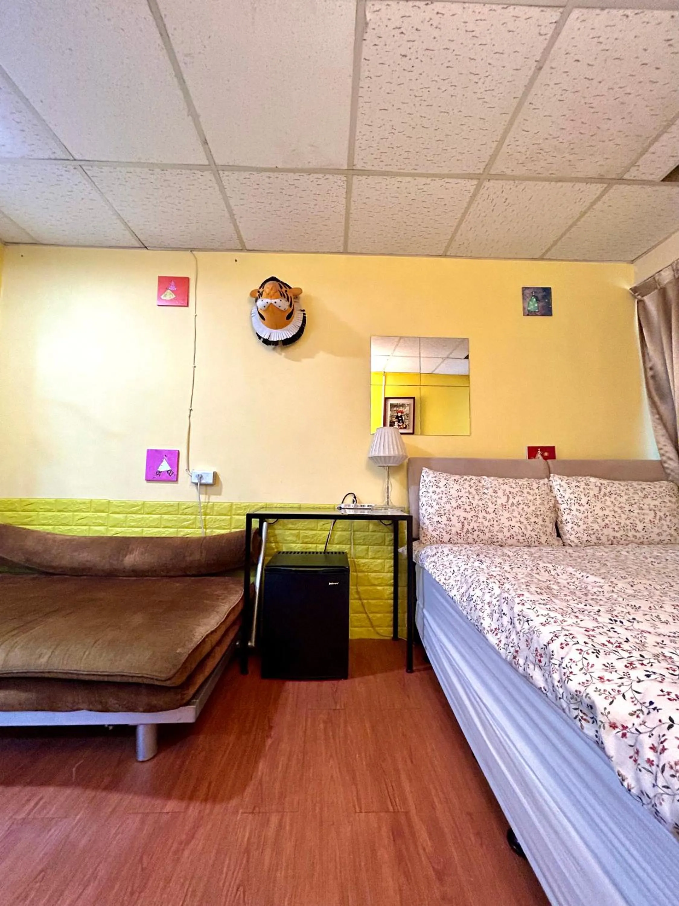 Photo of the whole room, Bed in Taipei Triple Tiger Inn