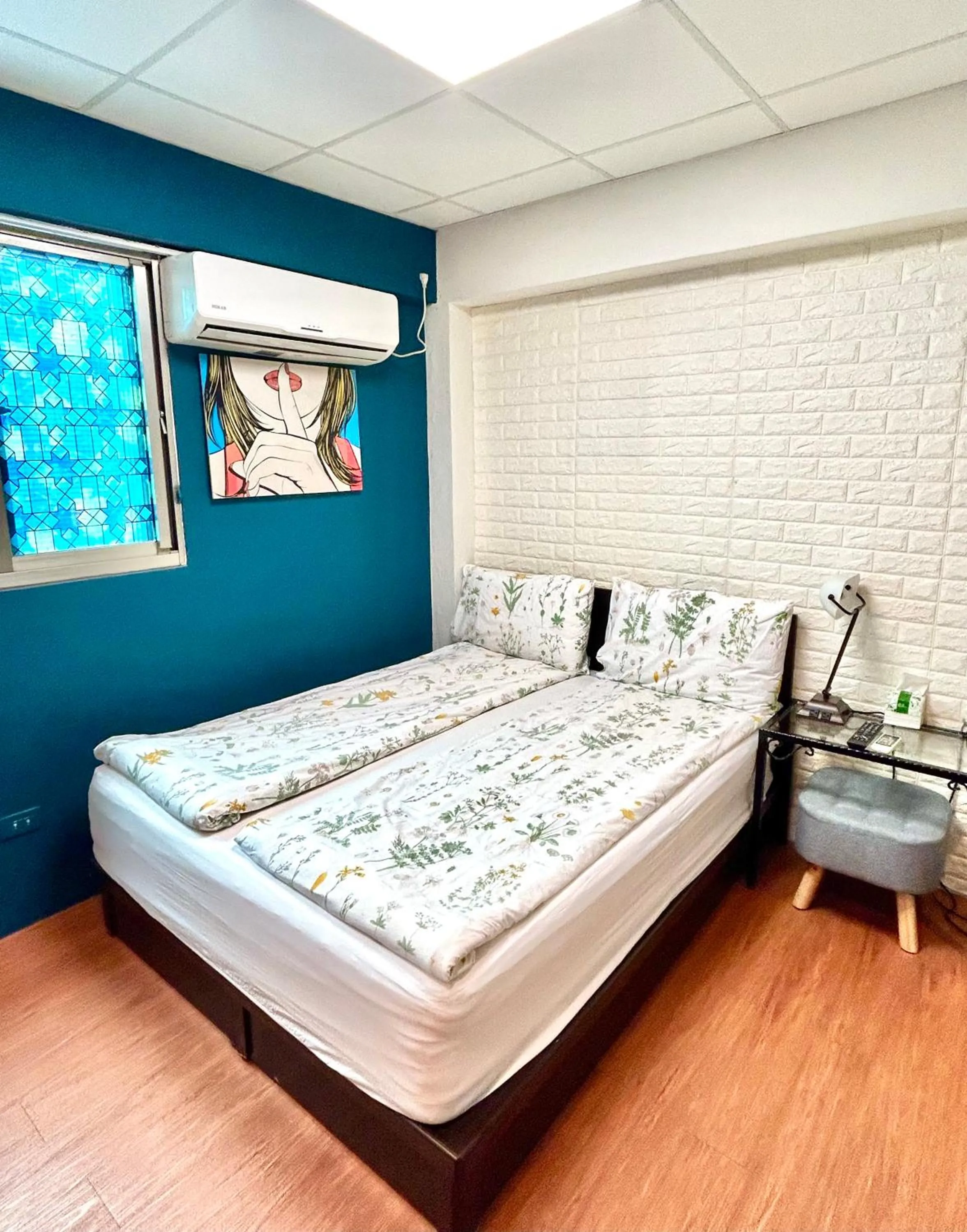 Photo of the whole room, Bed in Taipei Triple Tiger Inn