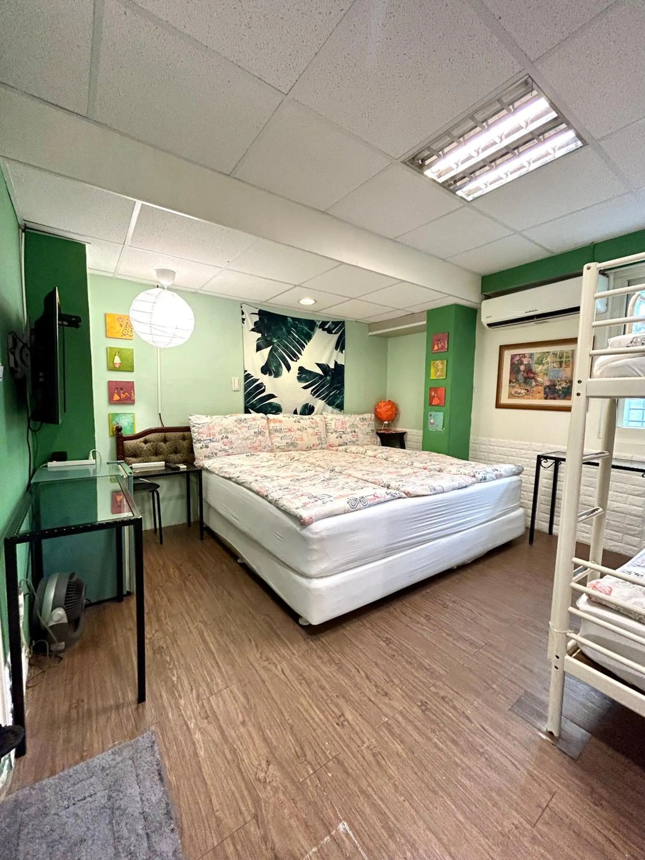 Bedroom, Bed in Taipei Triple Tiger Inn