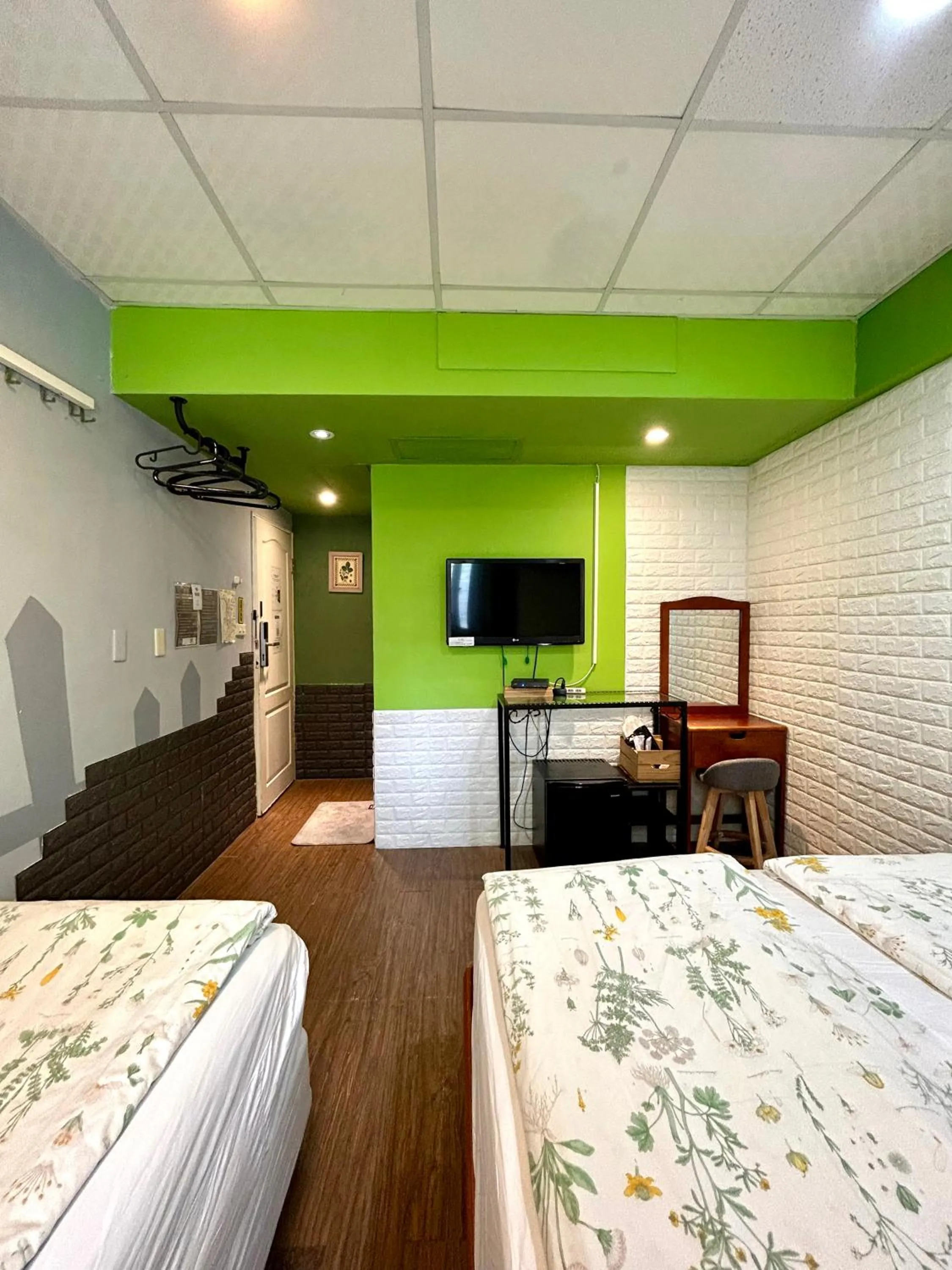 Photo of the whole room, Bed in Taipei Triple Tiger Inn