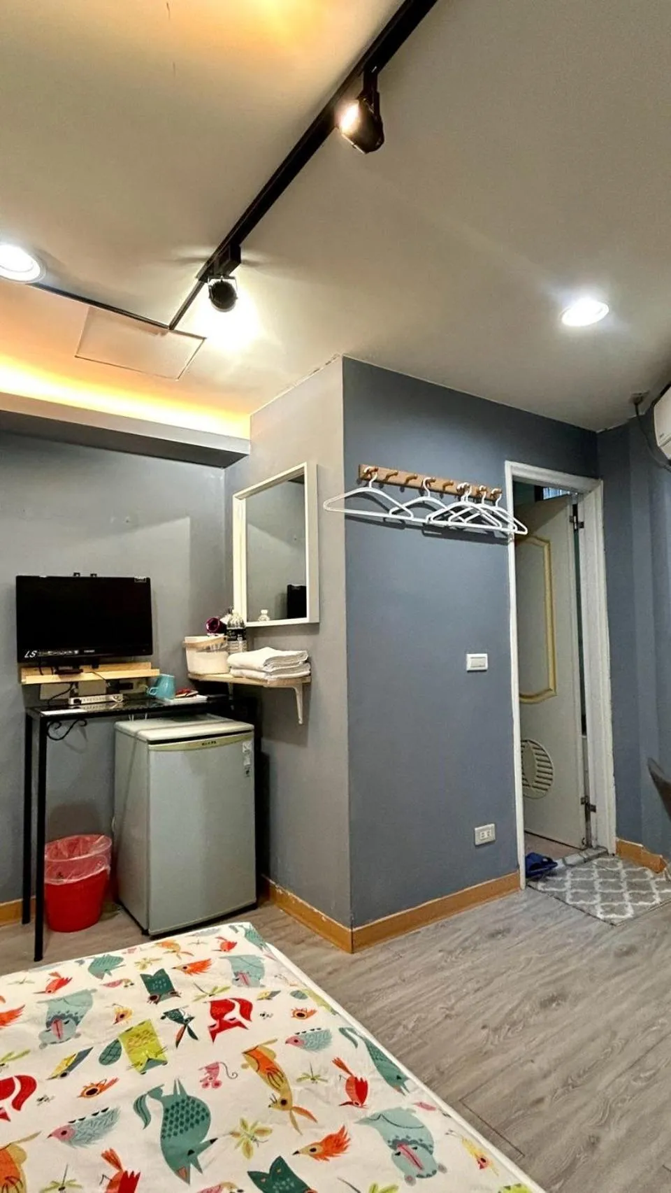 Photo of the whole room, Bed in Taipei Triple Tiger Inn