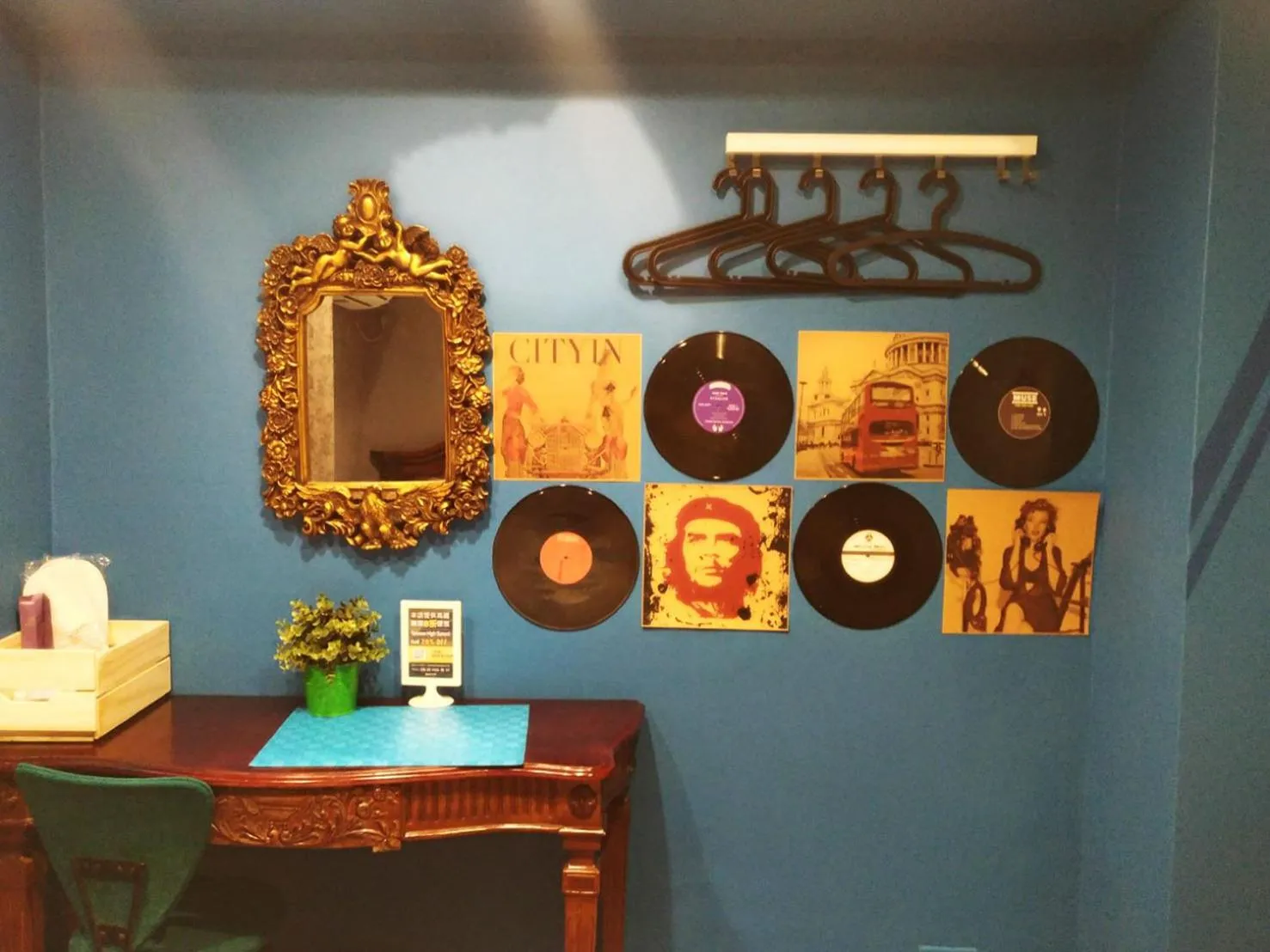 Decorative detail in Taipei Triple Tiger Inn