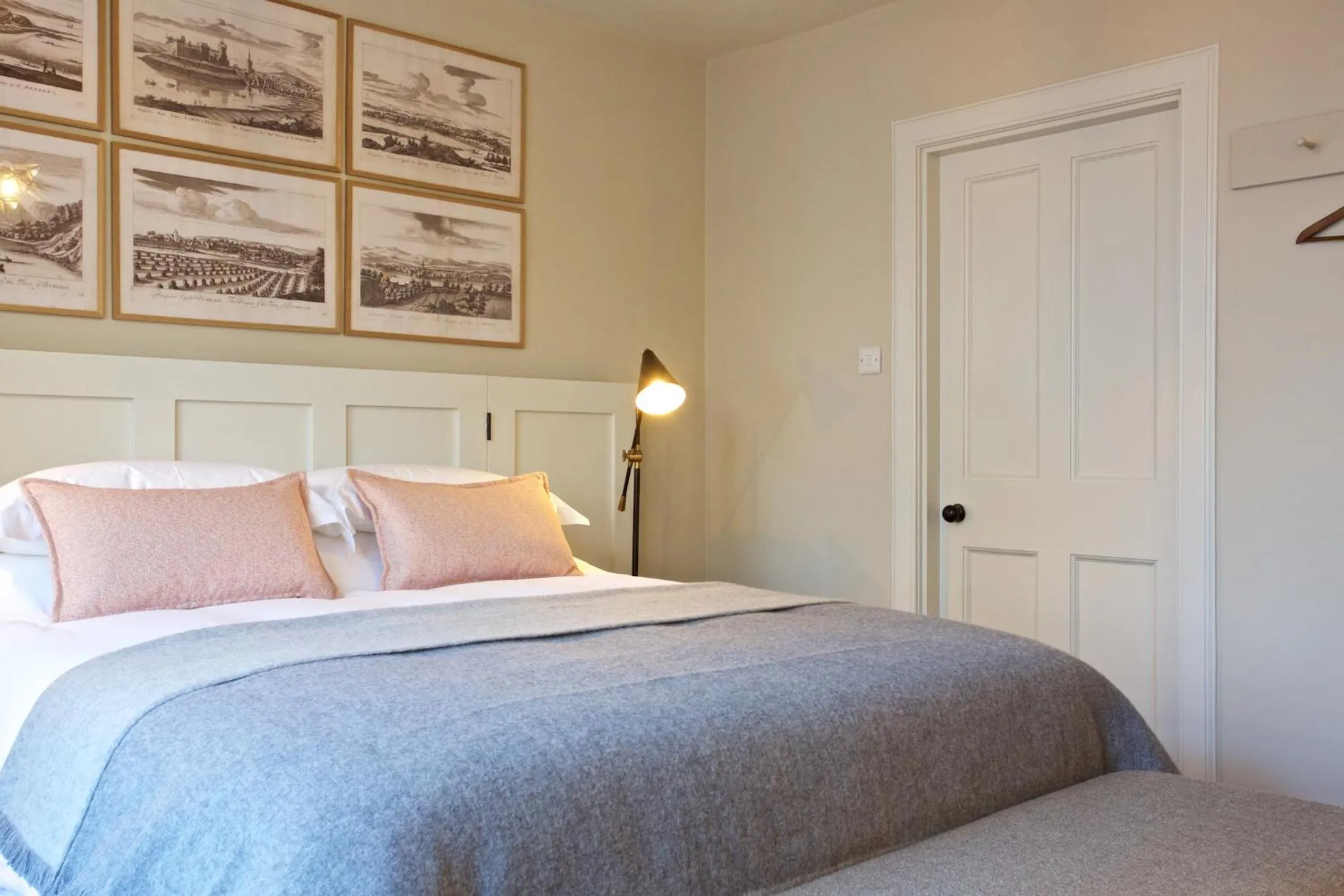 Bedroom, Bed in Ross Lodge