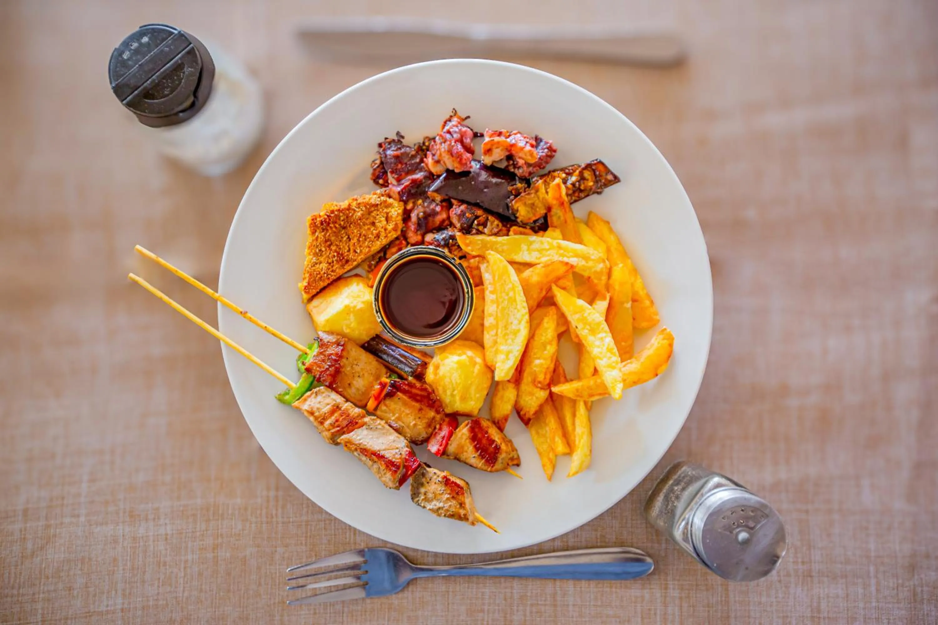 Restaurant/places to eat in AHG Waridi Beach Resort & SPA