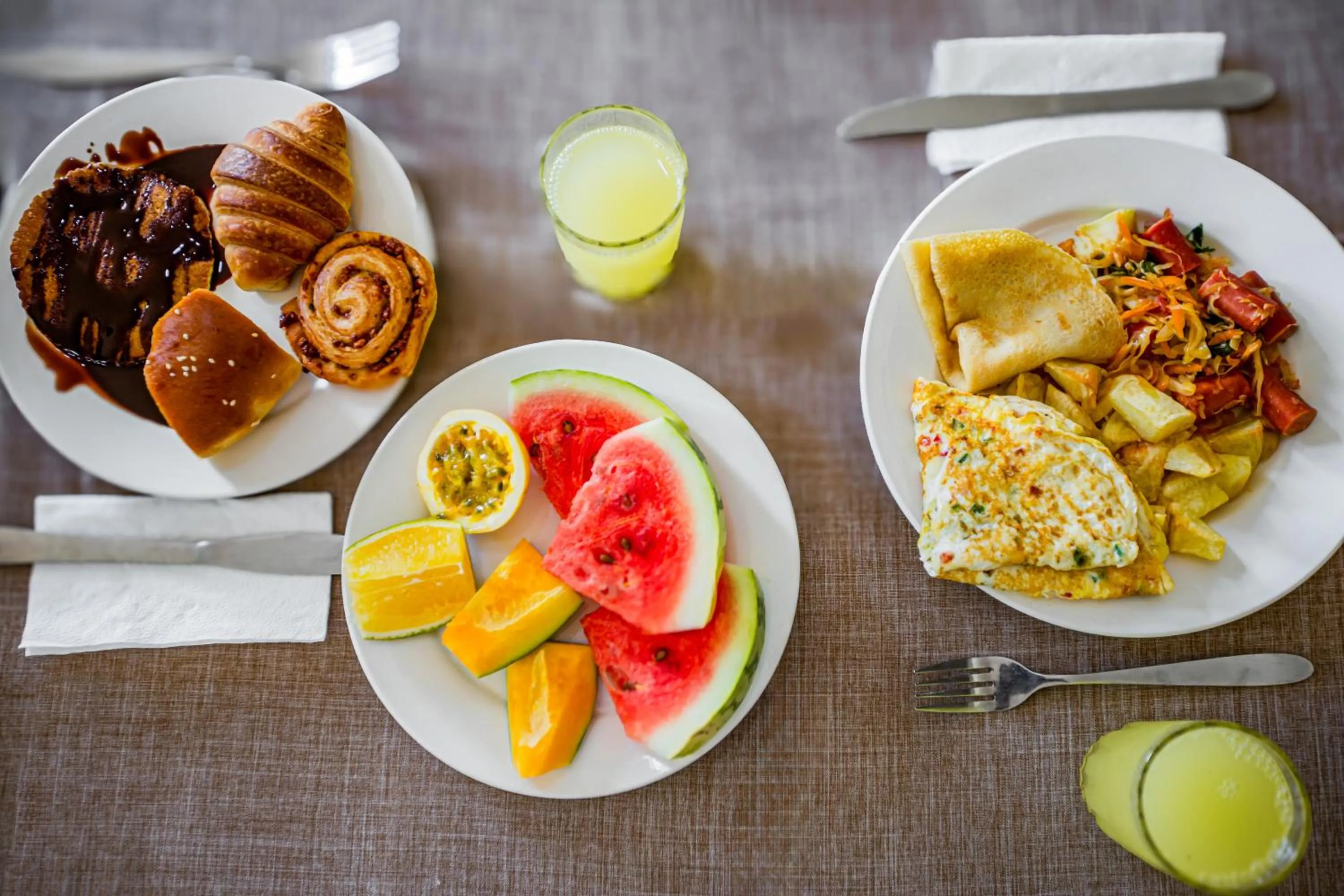 Food and drinks in AHG Waridi Beach Resort & SPA