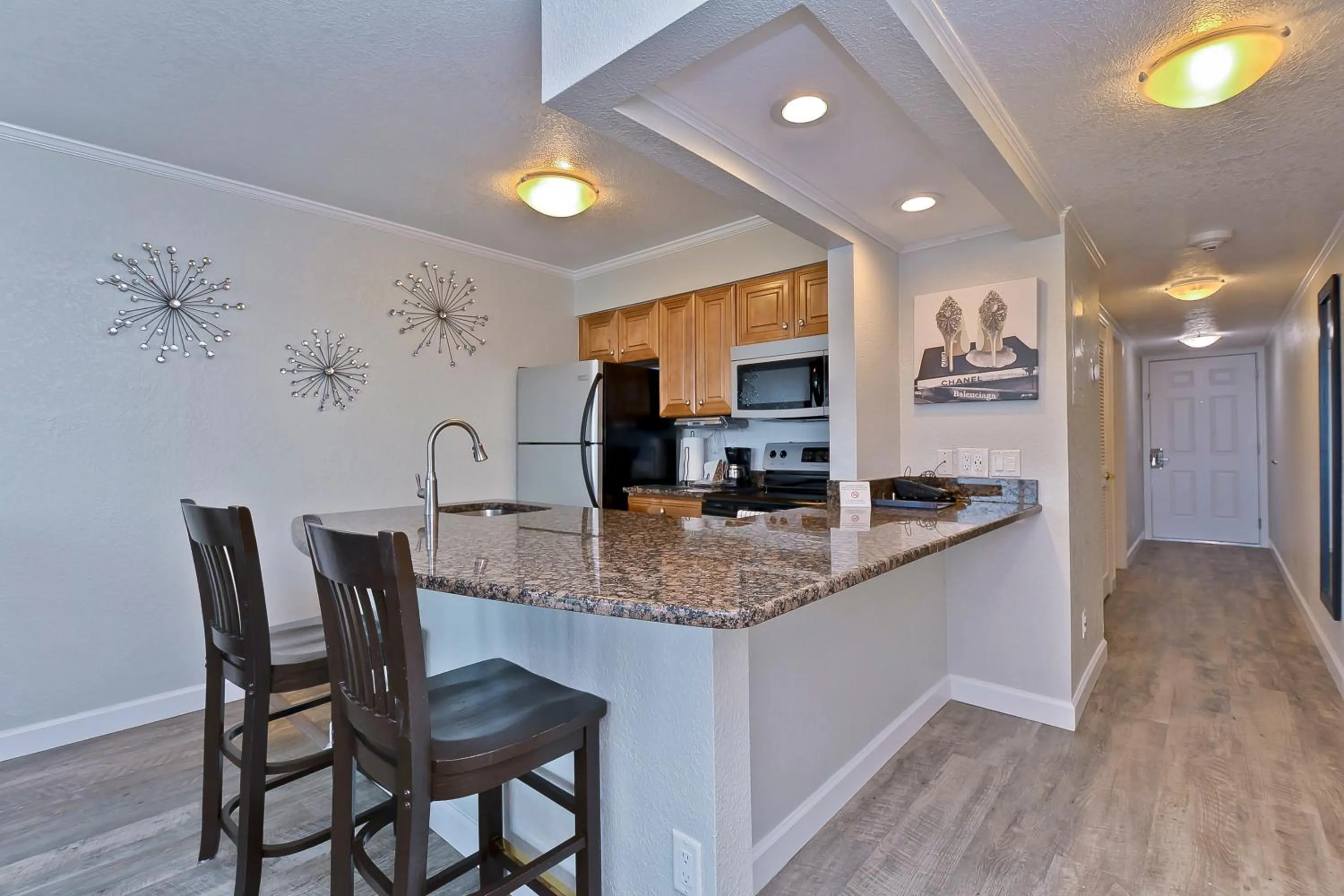 Kitchen or kitchenette in 441-Waterfront, Amazing Views, WIFI, Pool and close to BUCS Stadium