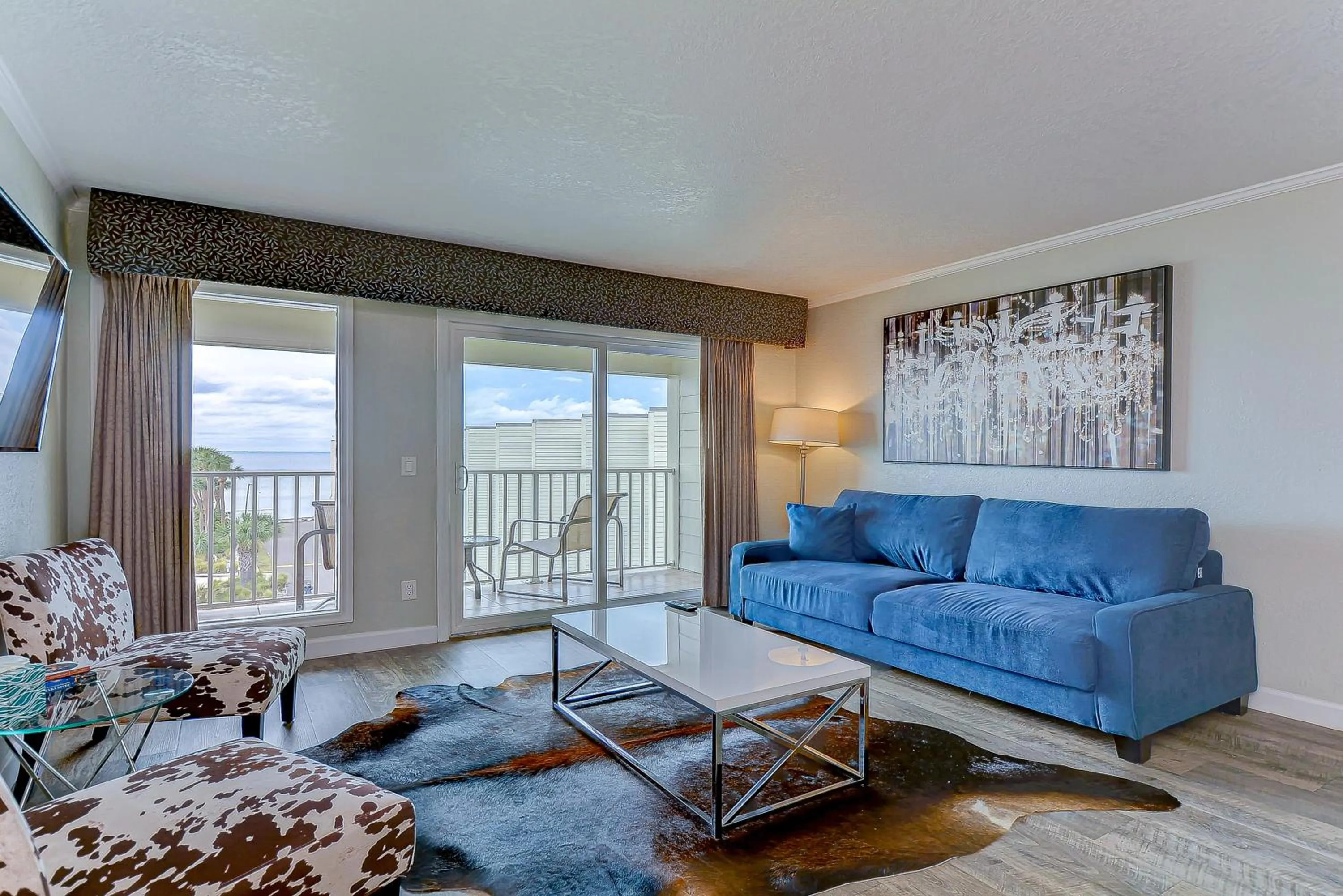 441-Waterfront, Amazing Views, WIFI, Pool and close to BUCS Stadium