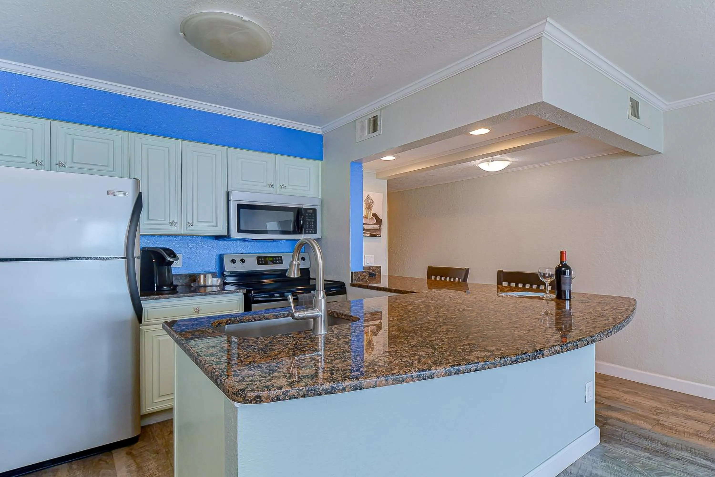 441-Waterfront, Amazing Views, WIFI, Pool and close to BUCS Stadium