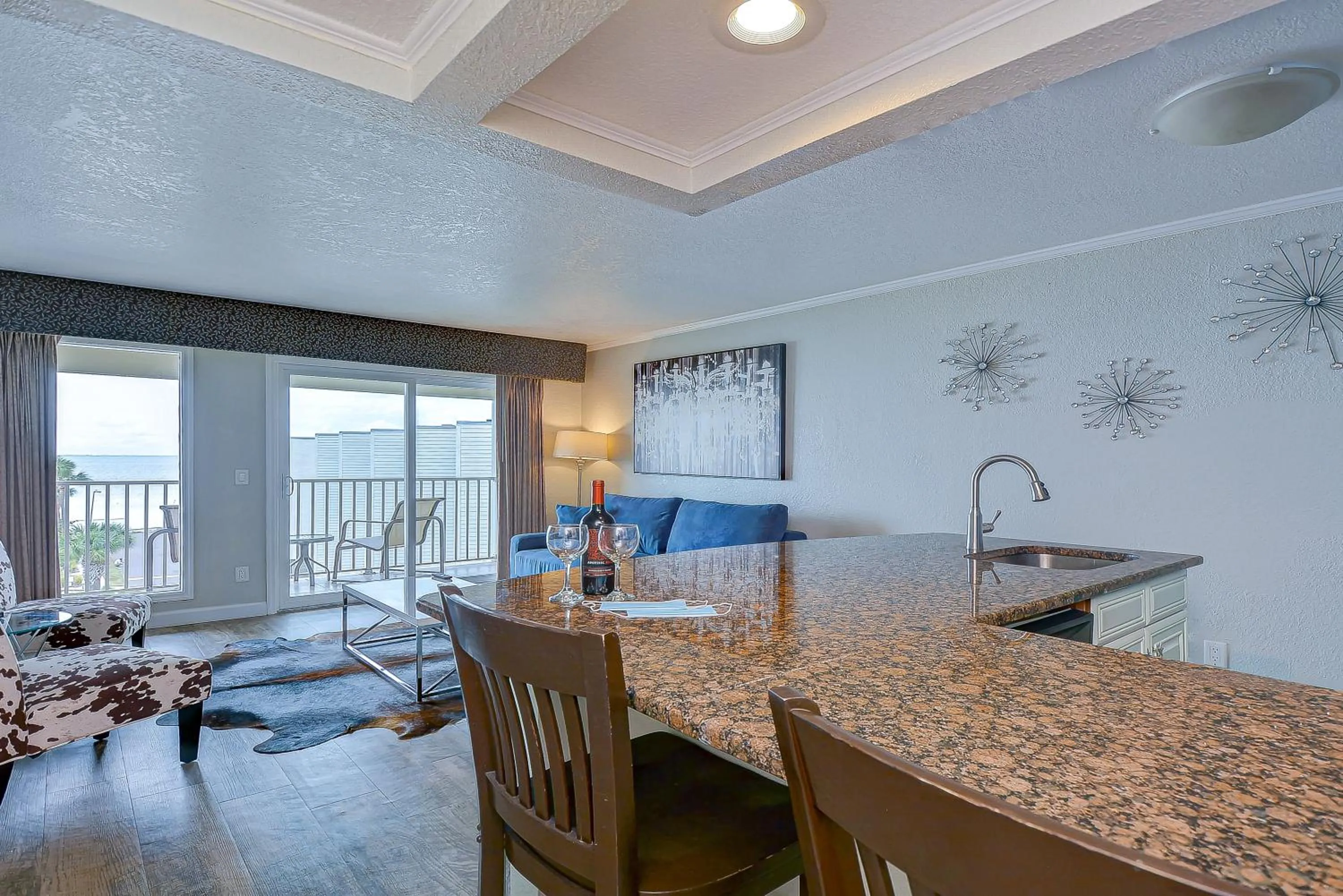 441-Waterfront, Amazing Views, WIFI, Pool and close to BUCS Stadium