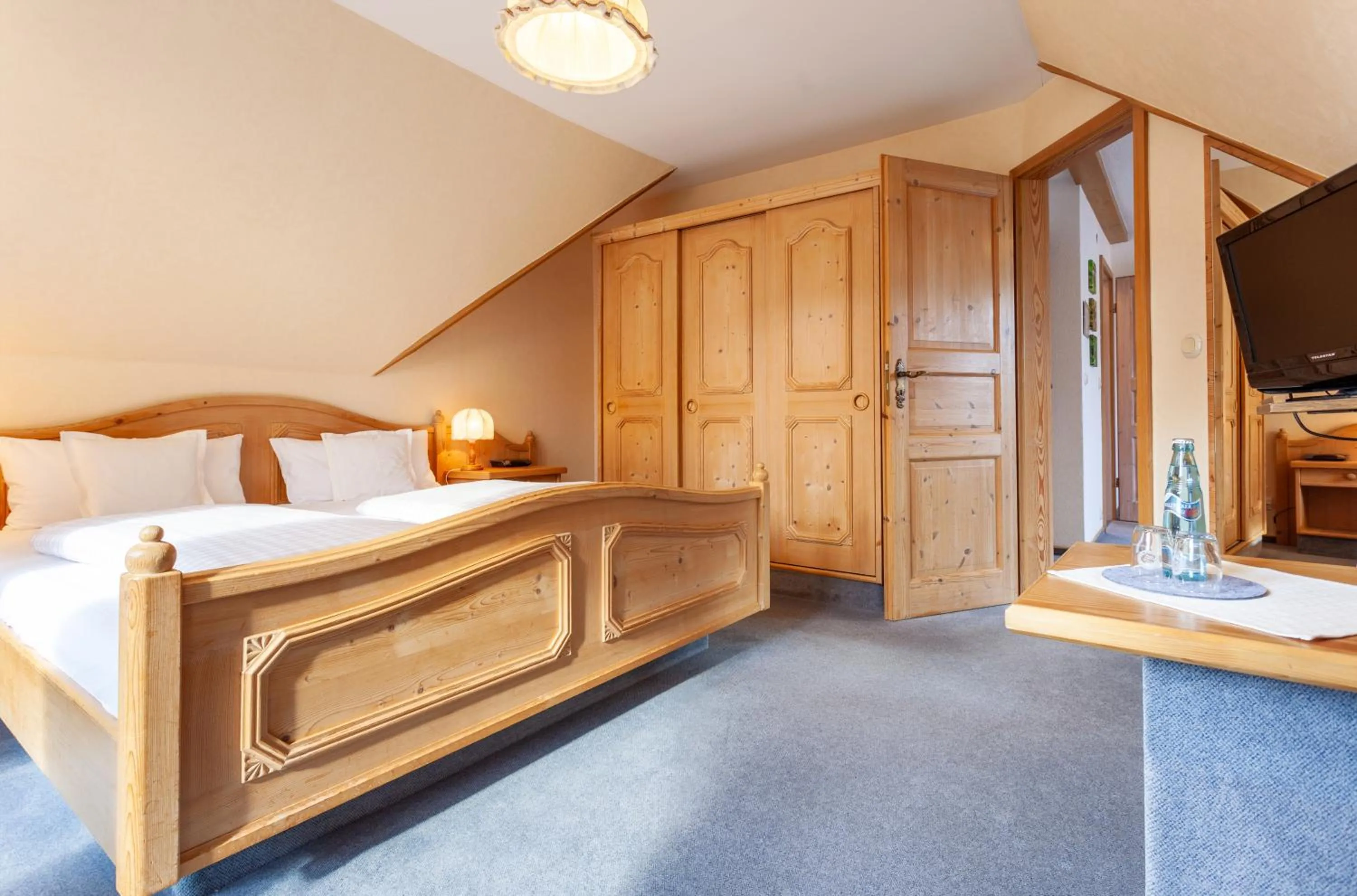 Photo of the whole room, Bed in Hotel Sauerländer Hof