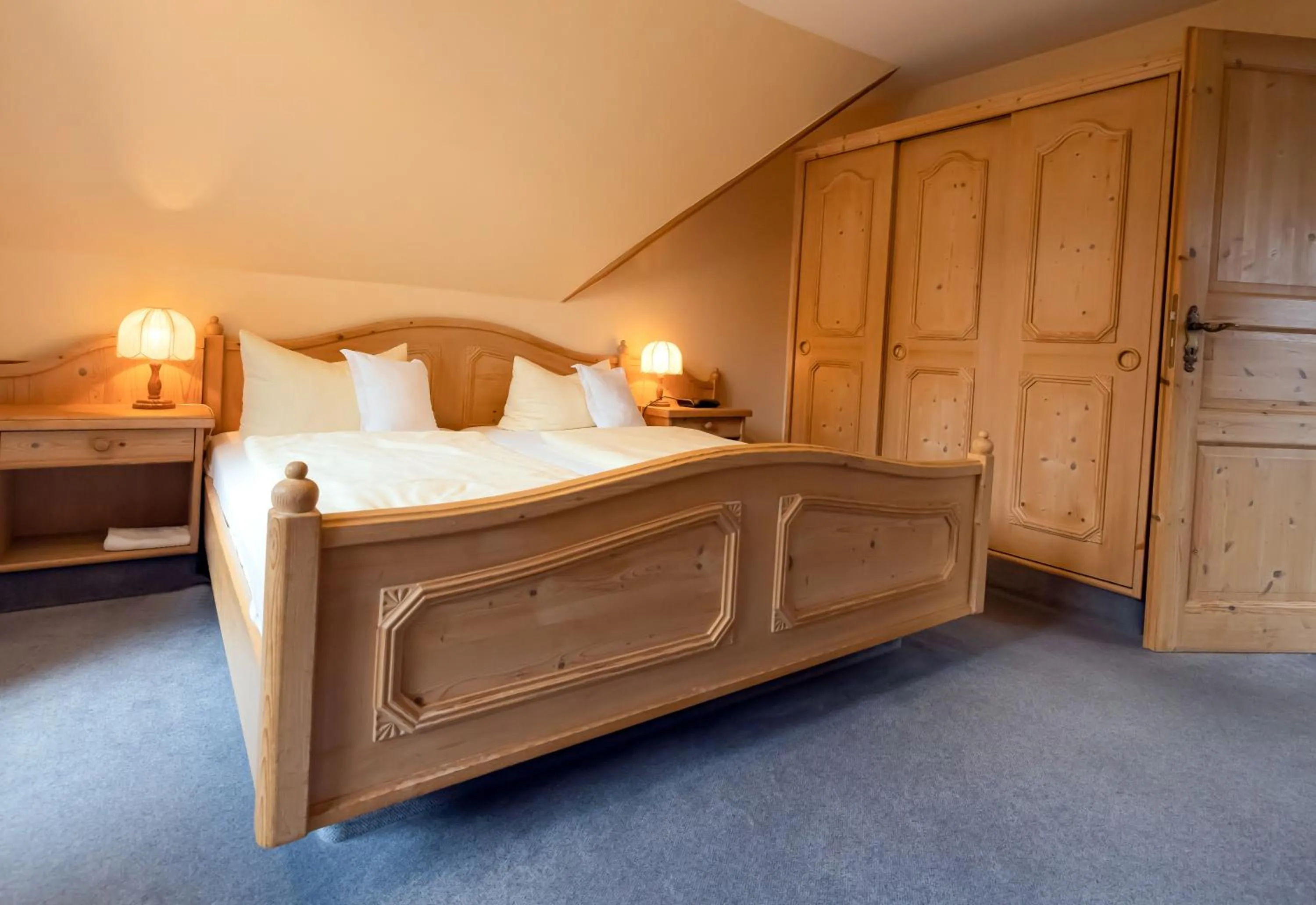 Bed in Hotel Sauerländer Hof