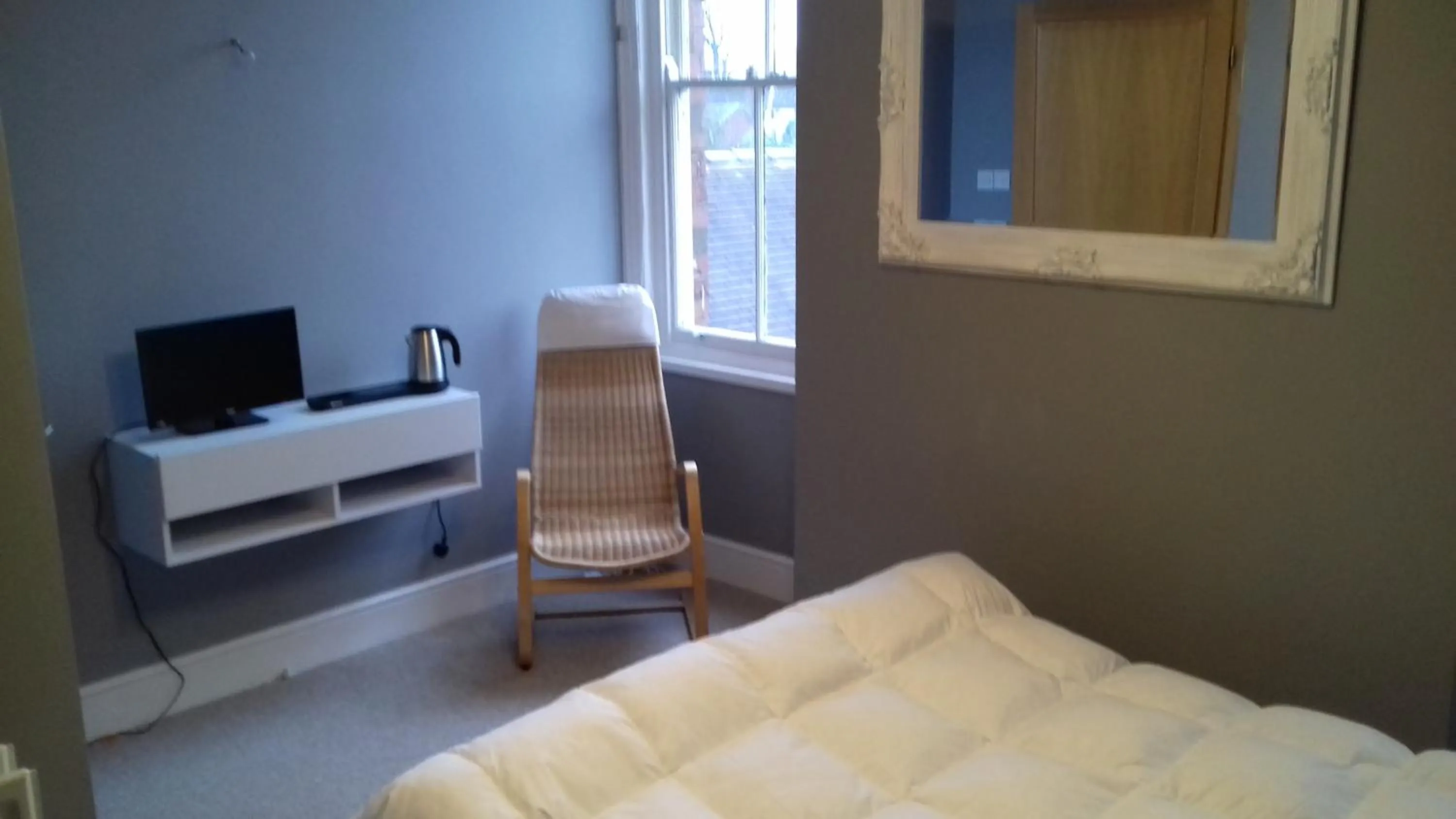 Bed in Lansdown House Bed & Breakfast