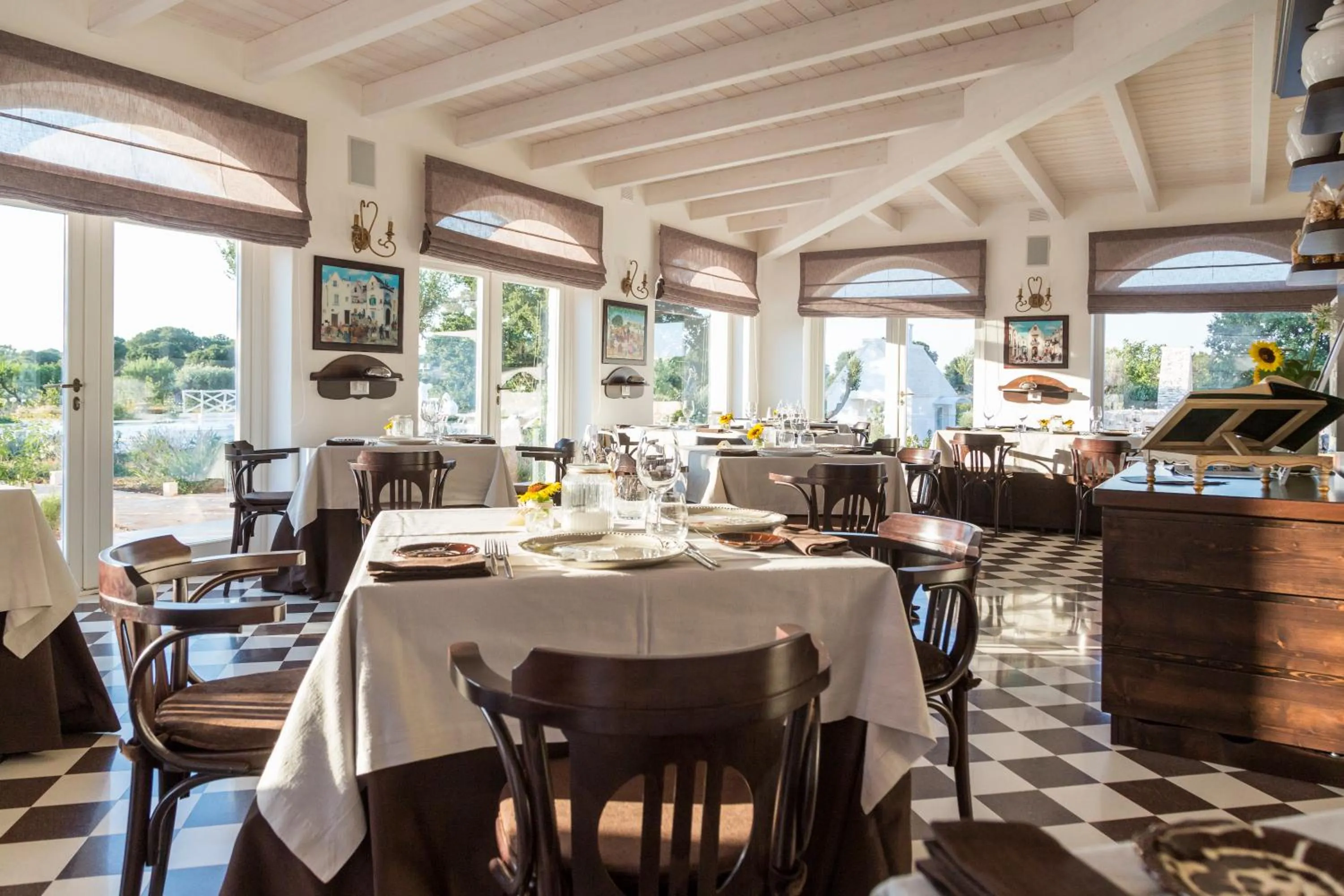Restaurant/places to eat in Leonardo Trulli Resort