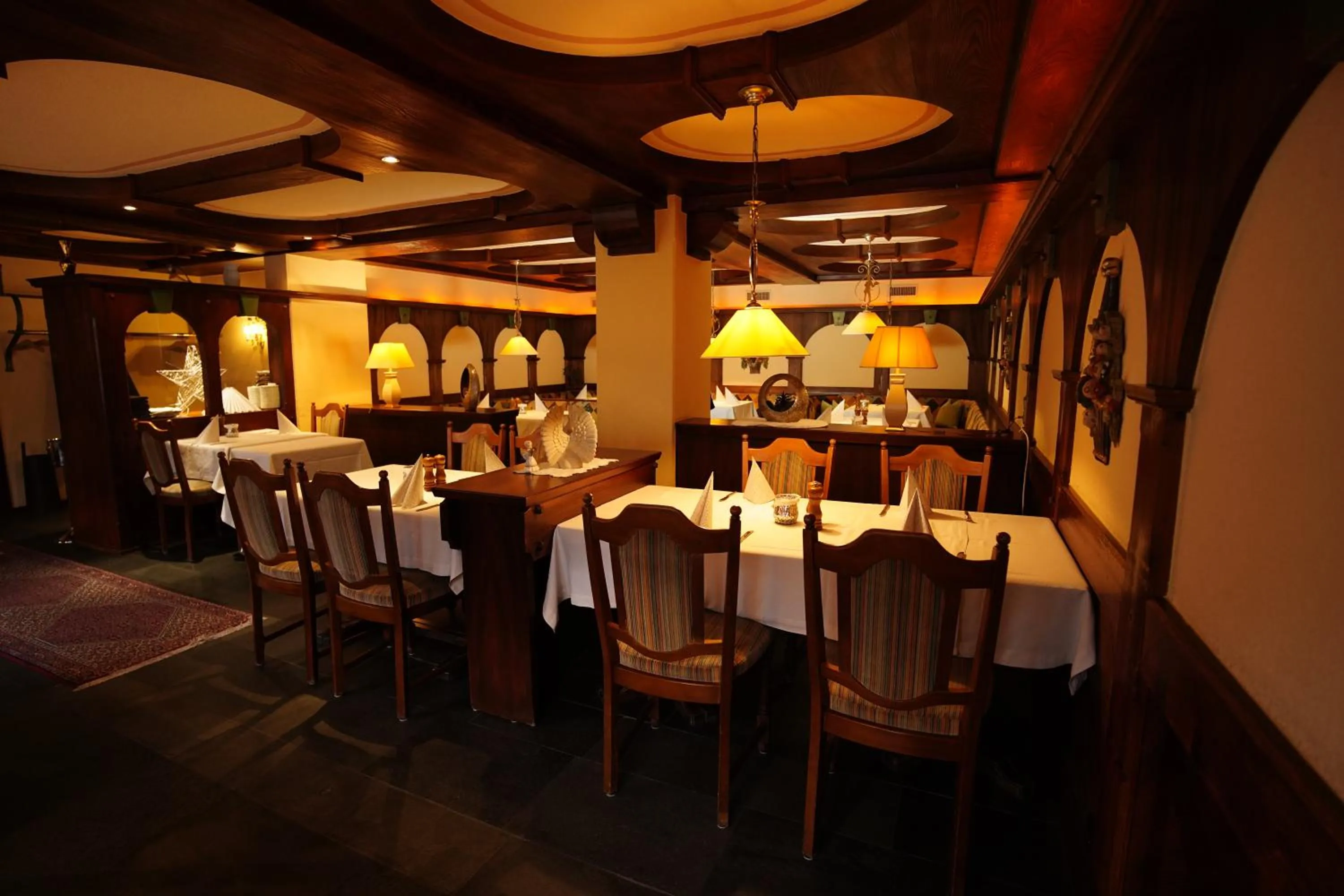 Restaurant/places to eat in Hotel Central