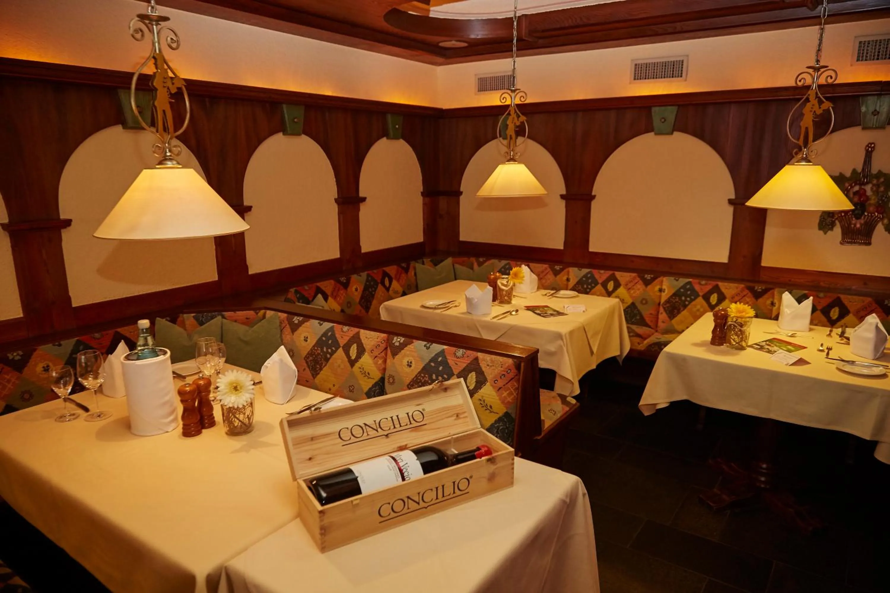 Restaurant/places to eat in Hotel Central