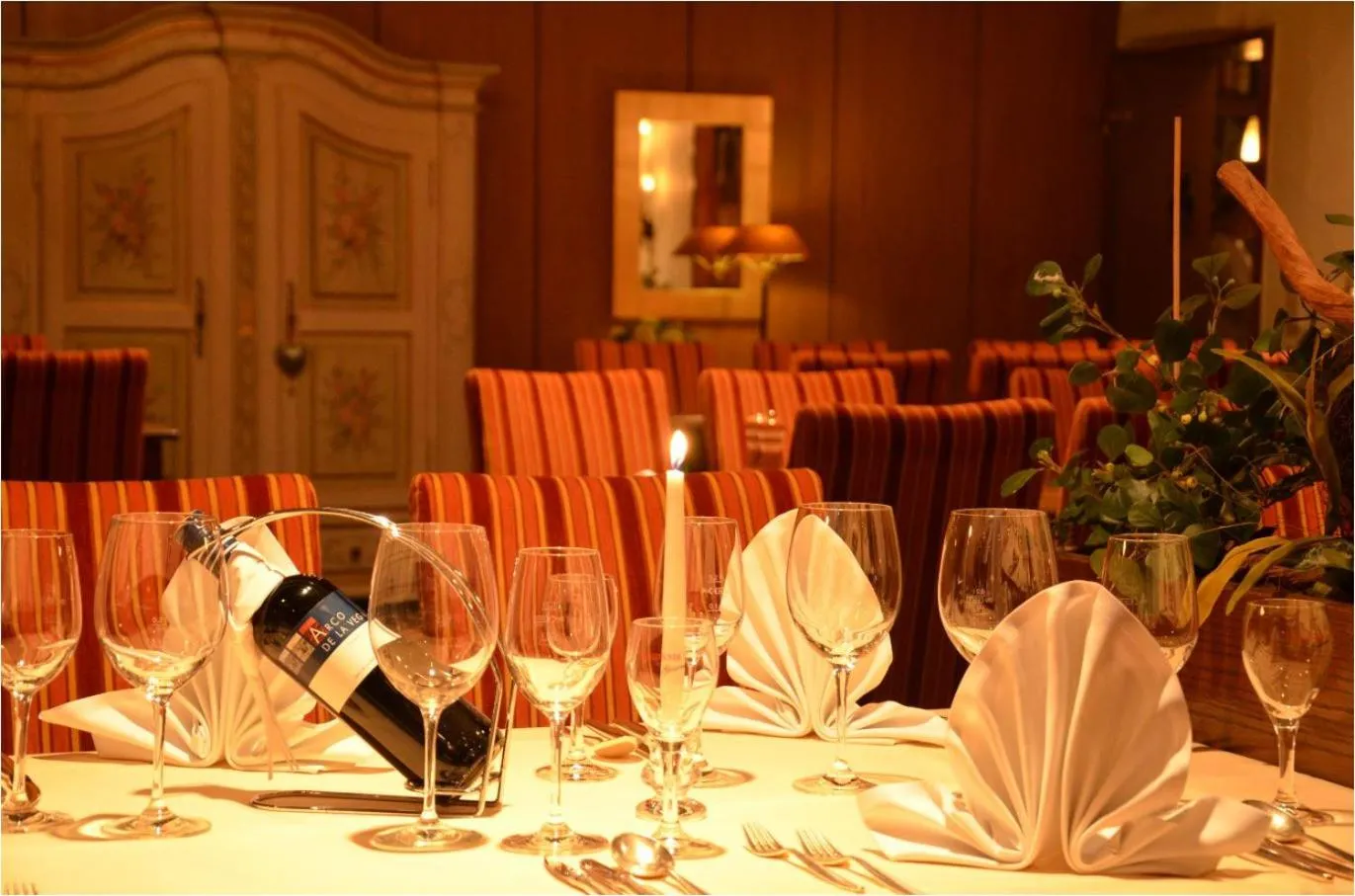 Restaurant/places to eat in Hotel Central