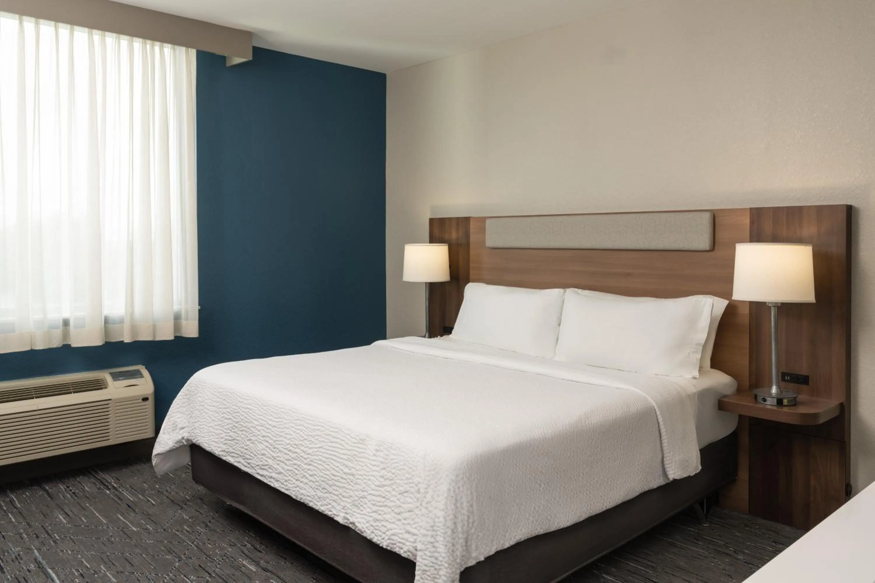 Photo of the whole room, Bed in Holiday Inn Express Miami Airport-Blue Lagoon Area by IHG