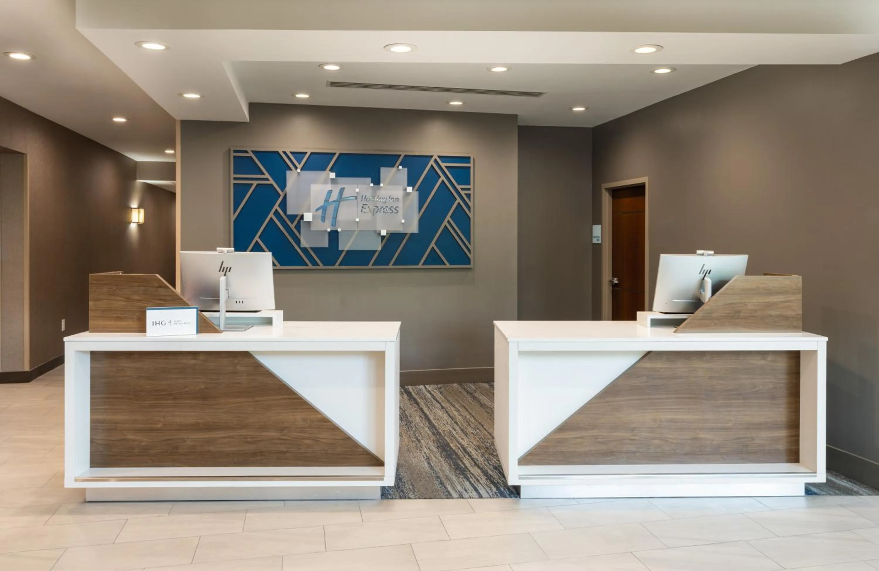 Lobby or reception in Holiday Inn Express Miami Airport-Blue Lagoon Area by IHG