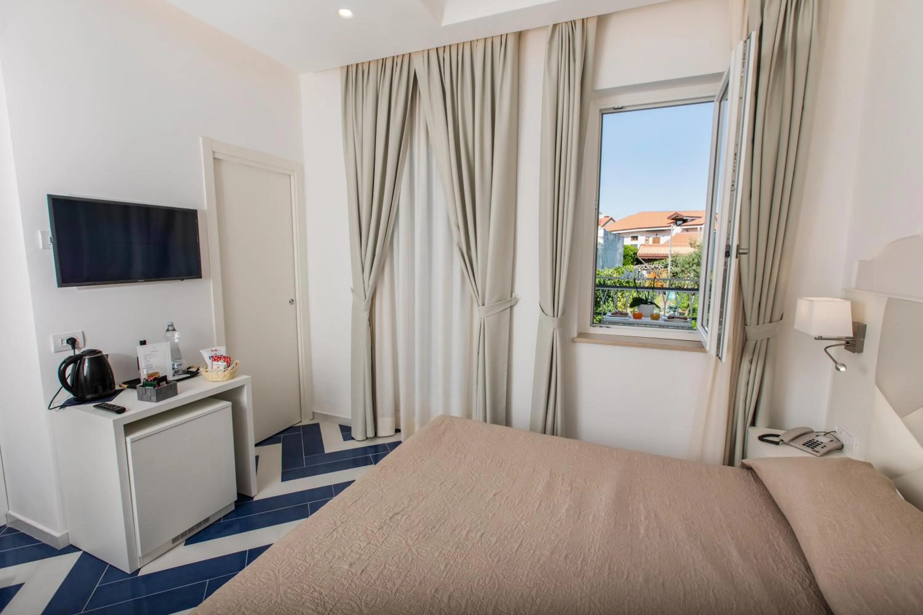 Photo of the whole room, Bed in Hotel le Rocce - Agerola, Amalfi Coast