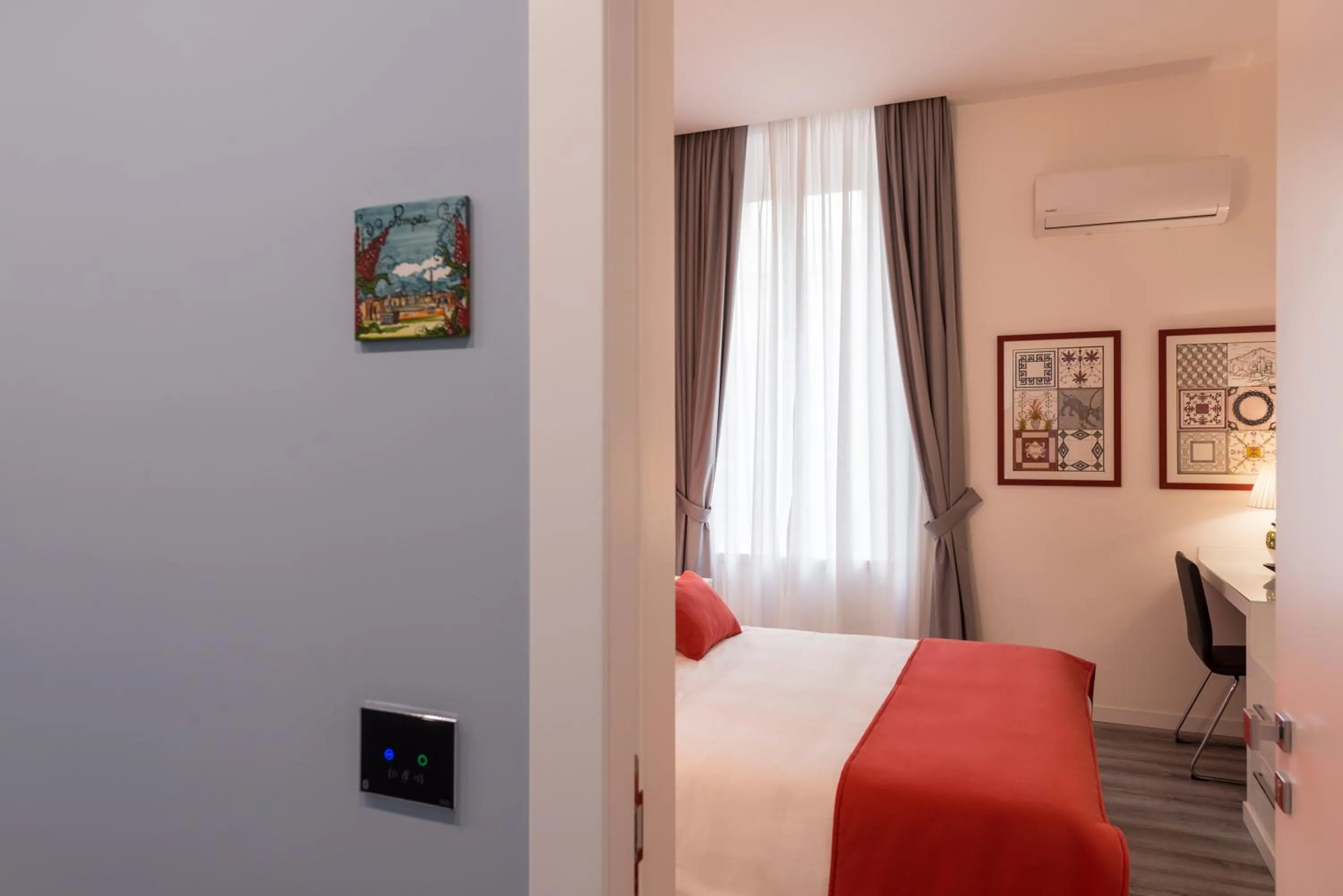 Photo of the whole room, Bed in Napoliving