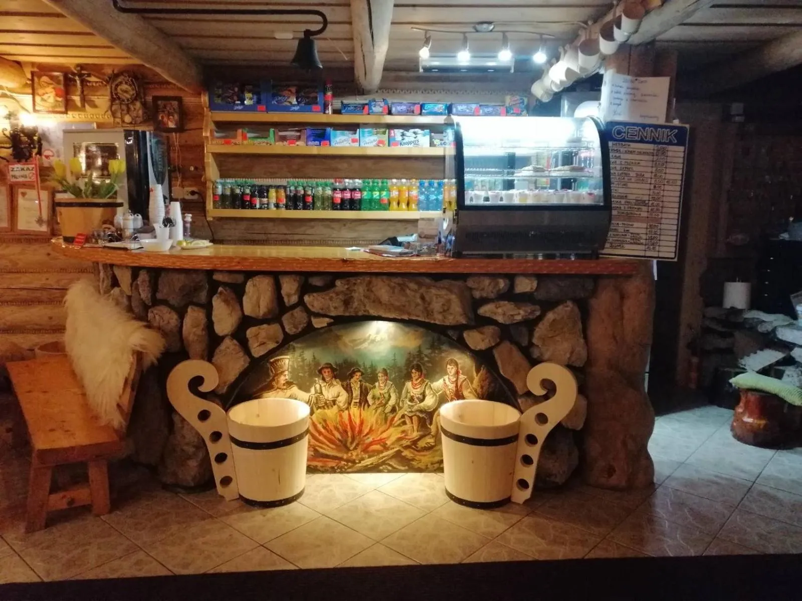 Lobby or reception in Karczma Mikuda - Sauna Basen Jacuzzi z widokiem na góry - Kuligi - Parking