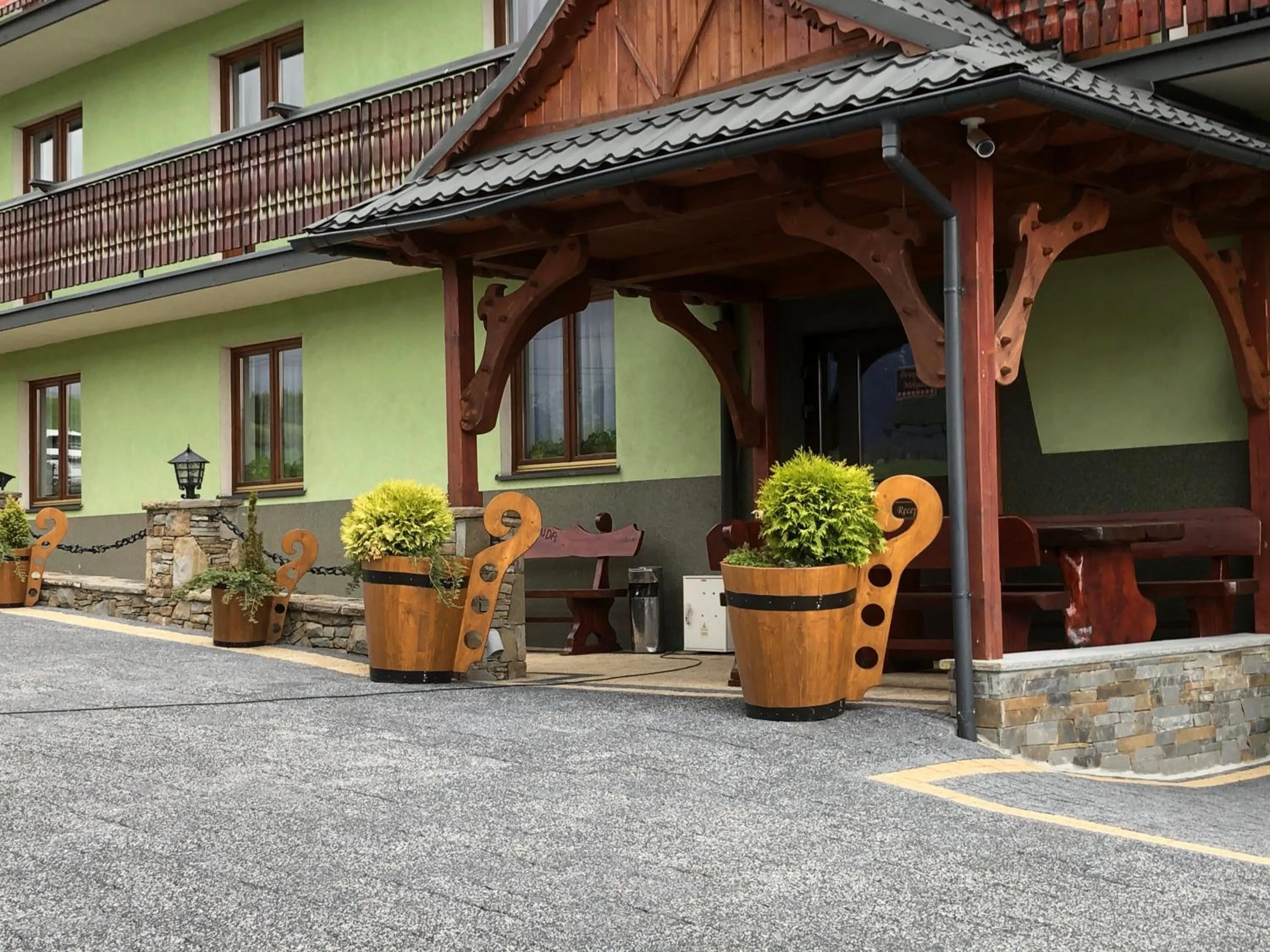 Property building in Karczma Mikuda - Sauna Basen Jacuzzi z widokiem na góry - Kuligi - Parking