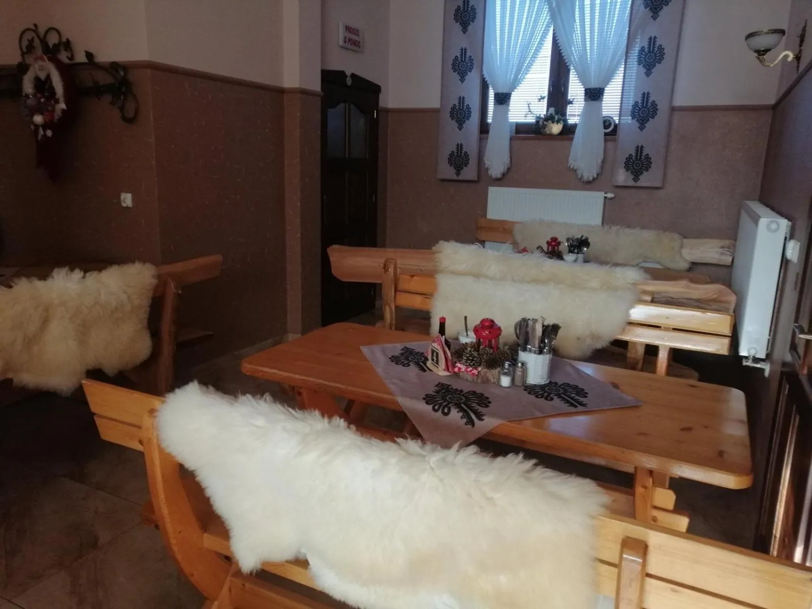 Dining area, Bed in Karczma Mikuda - Sauna Basen Jacuzzi z widokiem na góry - Kuligi - Parking