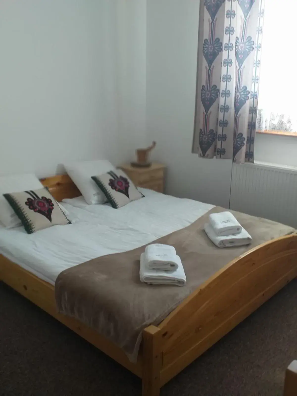 Economy Triple Room - single occupancy in Karczma Mikuda - Sauna Basen Jacuzzi z widokiem na góry - Kuligi - Parking Economy Triple Room - single occupancy in Karczma Mikuda - Sauna Basen Jacuzzi z widokiem na góry - Kuligi - Parking