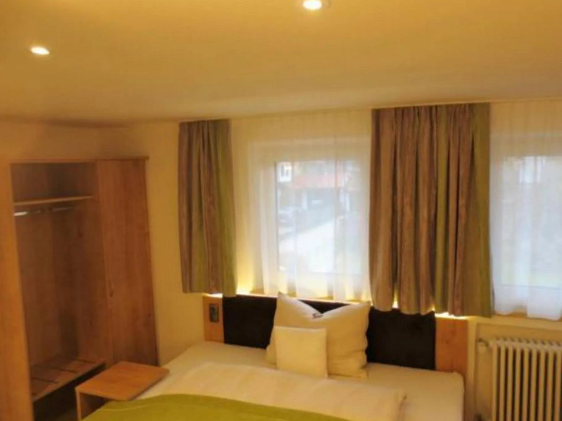 Photo of the whole room, Bed in Hotel Alp Inn - Chiemgaukarte inclusive