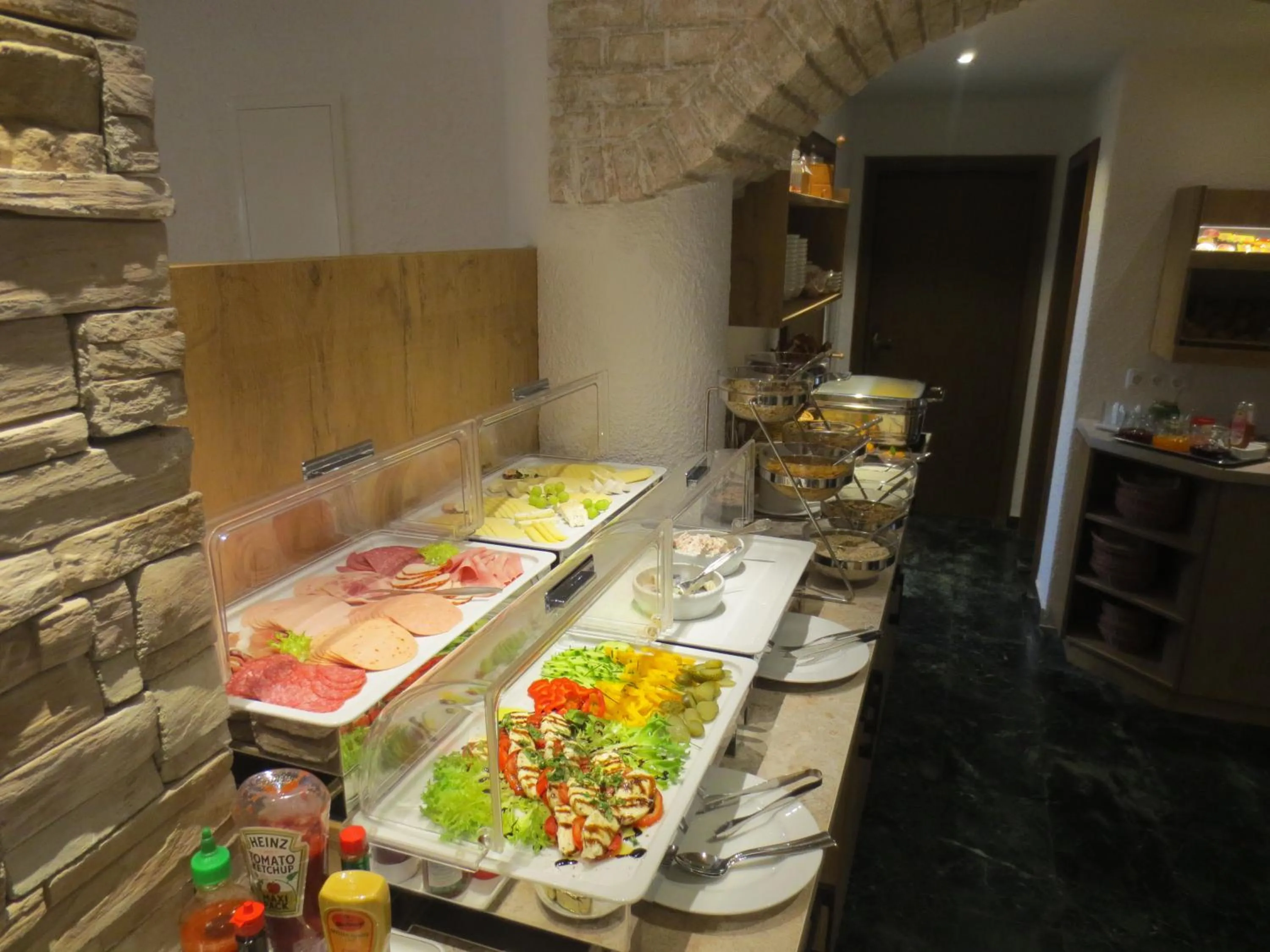 Buffet breakfast in Hotel Alp Inn - Chiemgaukarte inclusive