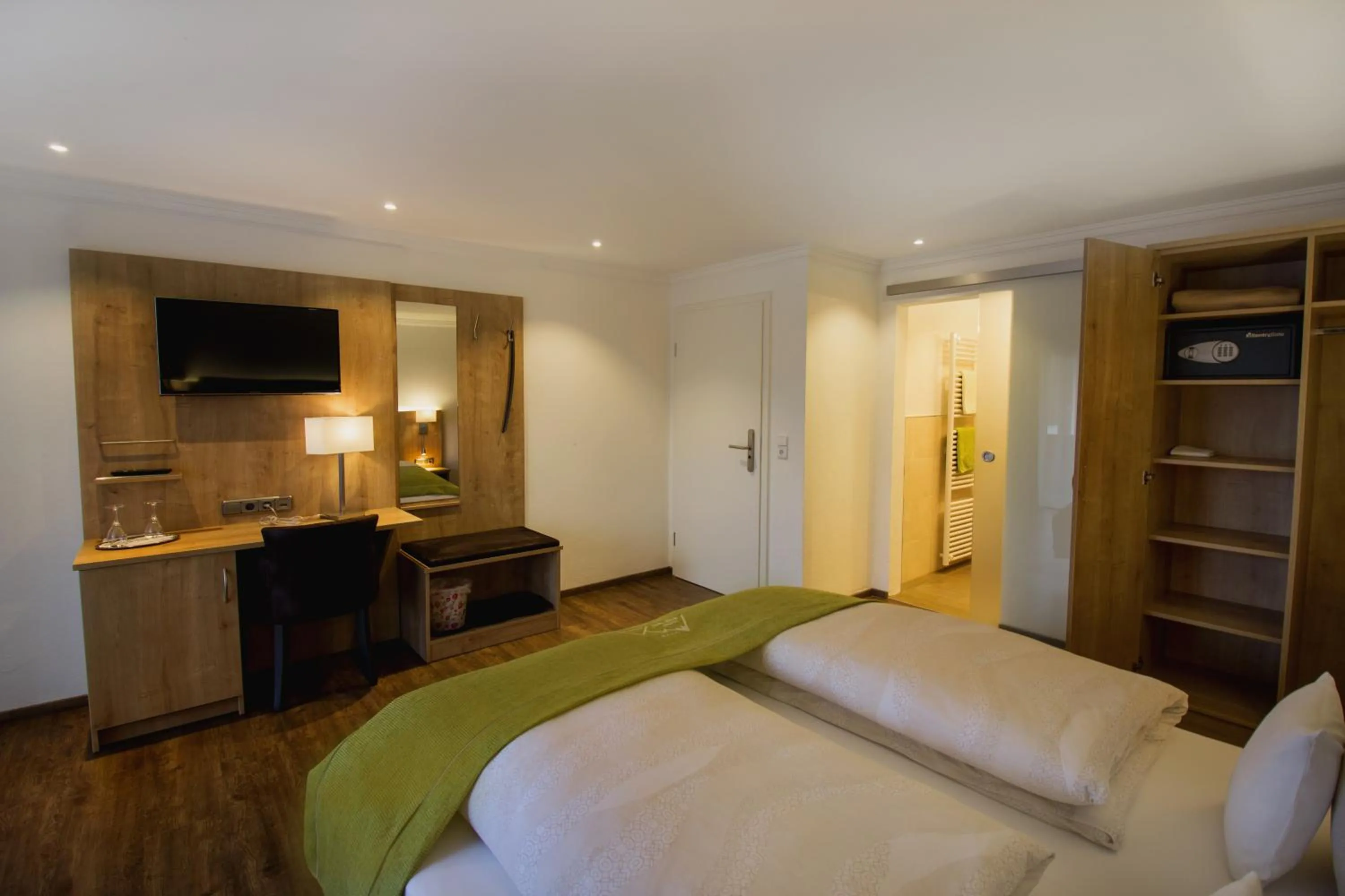 Photo of the whole room, Bed in Hotel Alp Inn - Chiemgaukarte inclusive