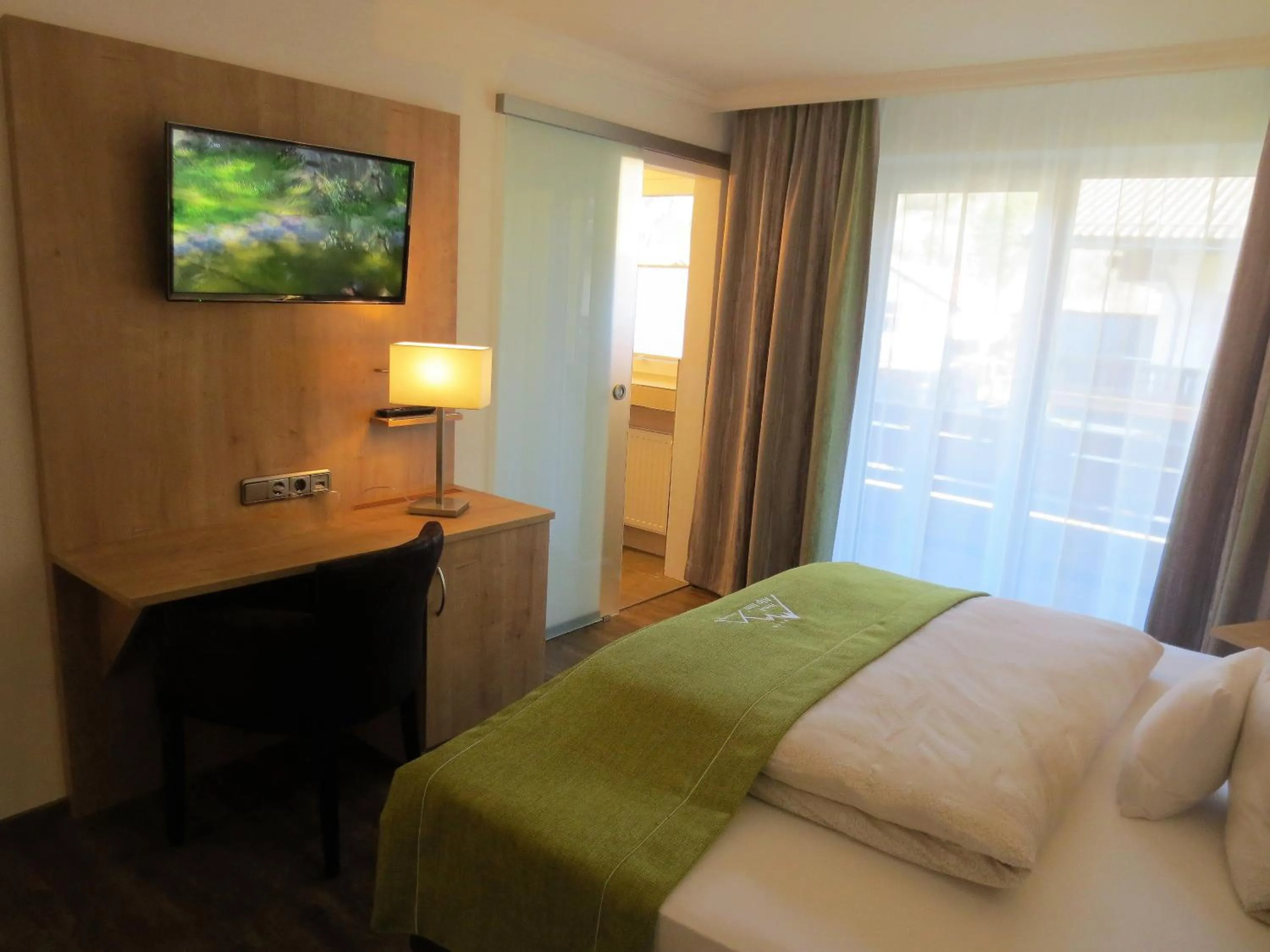 TV and multimedia, Bed in Hotel Alp Inn - Chiemgaukarte inclusive