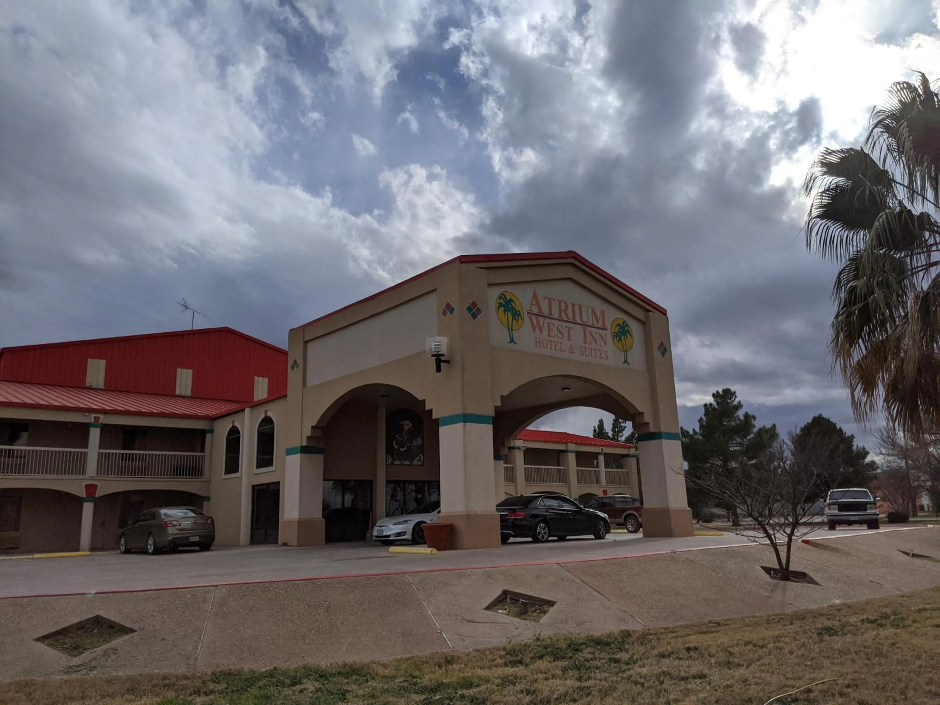 Facade/entrance in Atrium Inn