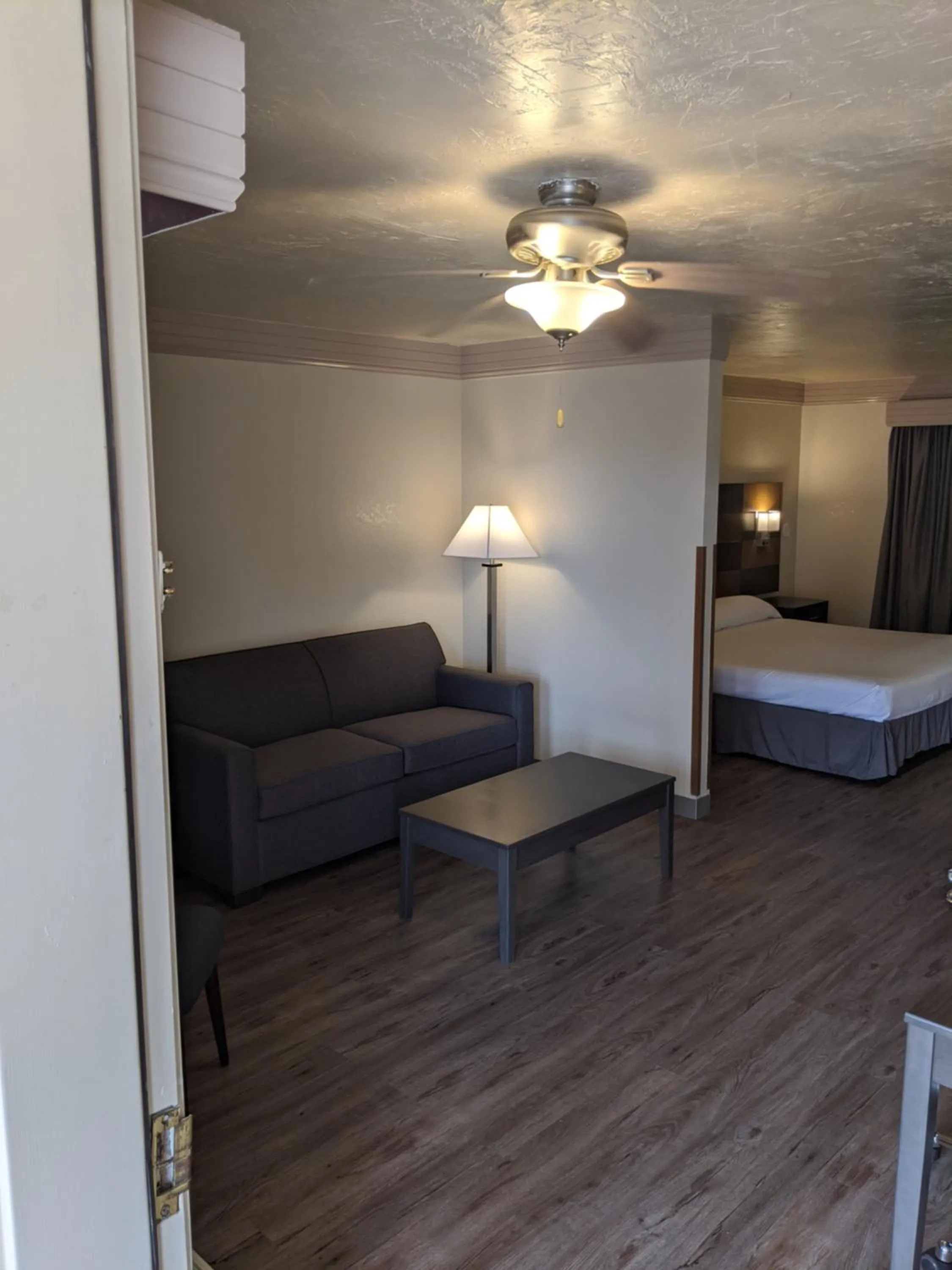 Photo of the whole room in Atrium Inn