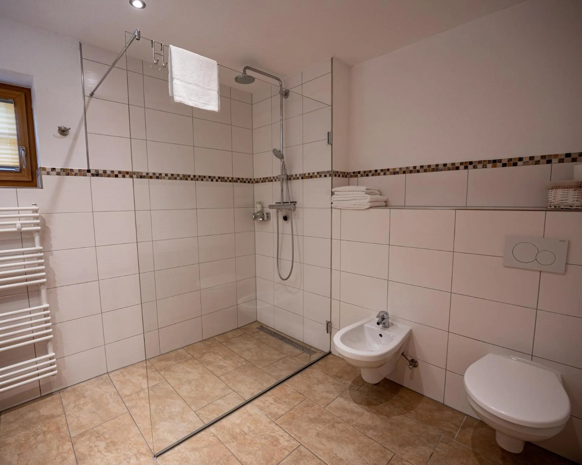 Shower in Hotel & Chalets Lampllehen