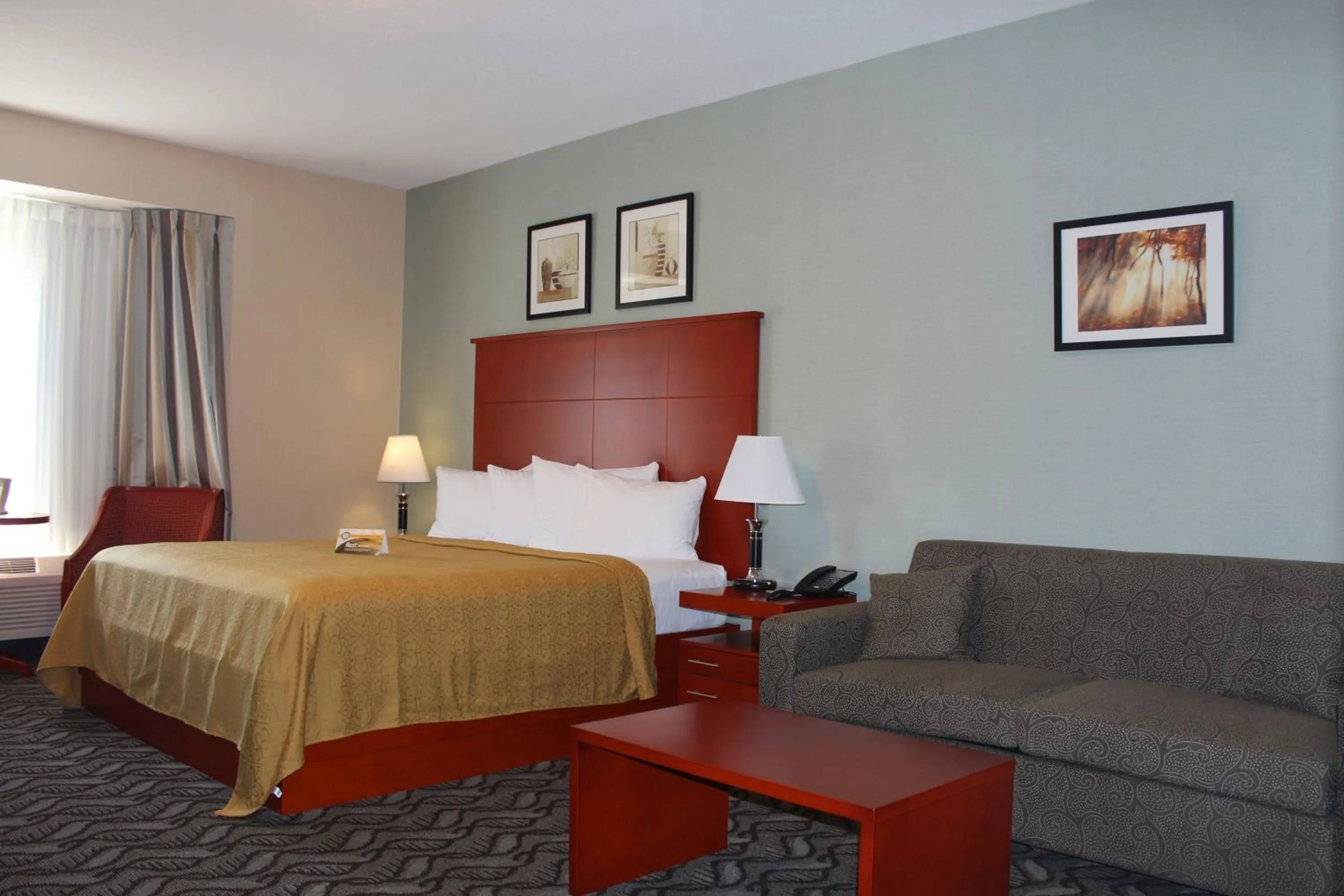 Bedroom in Quality Inn Southampton