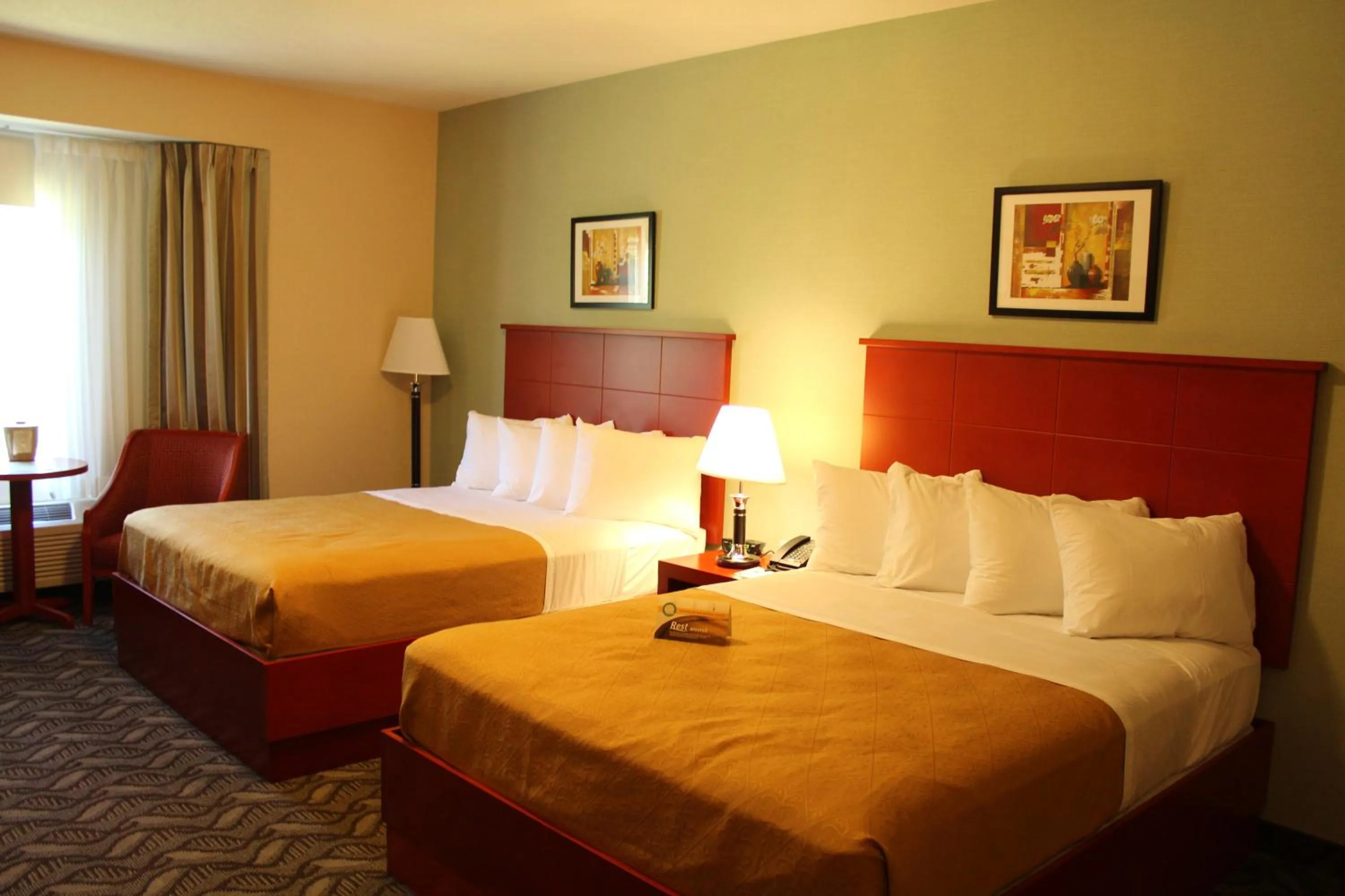 Bedroom in Quality Inn Southampton