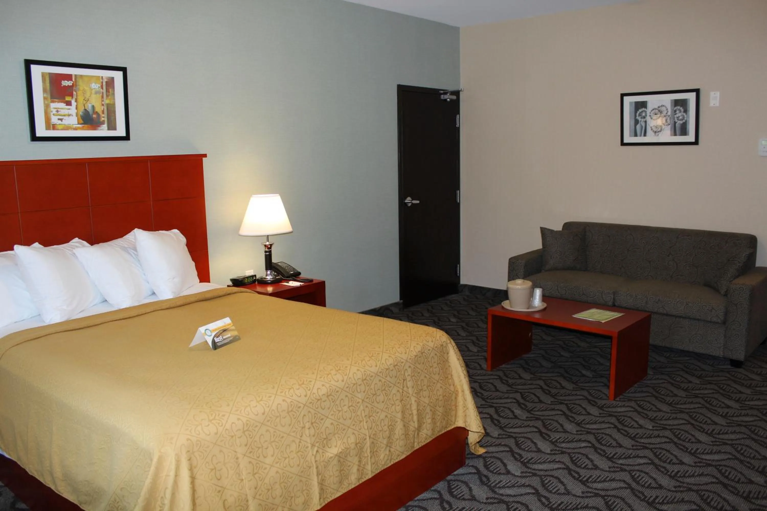 Bedroom in Quality Inn Southampton