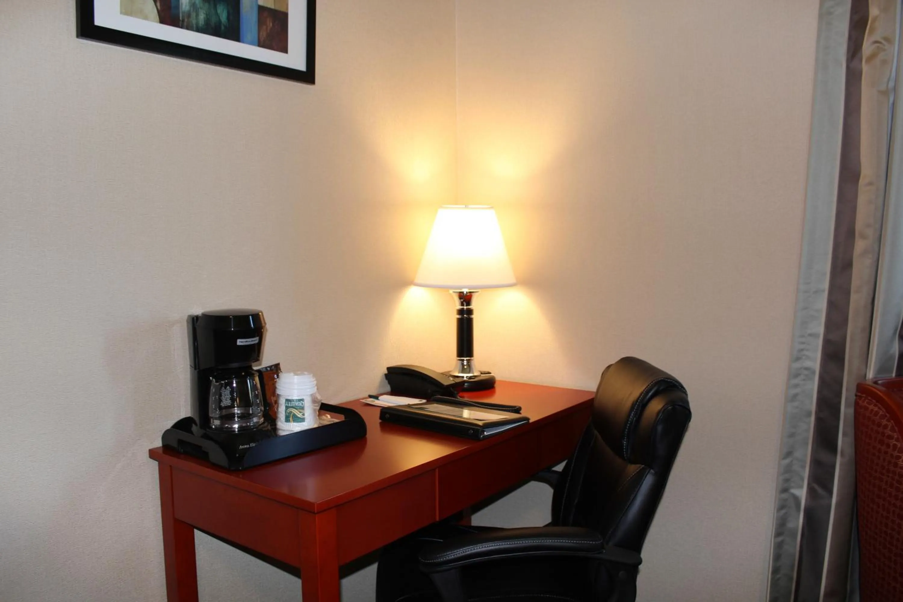 Seating area in Quality Inn Southampton
