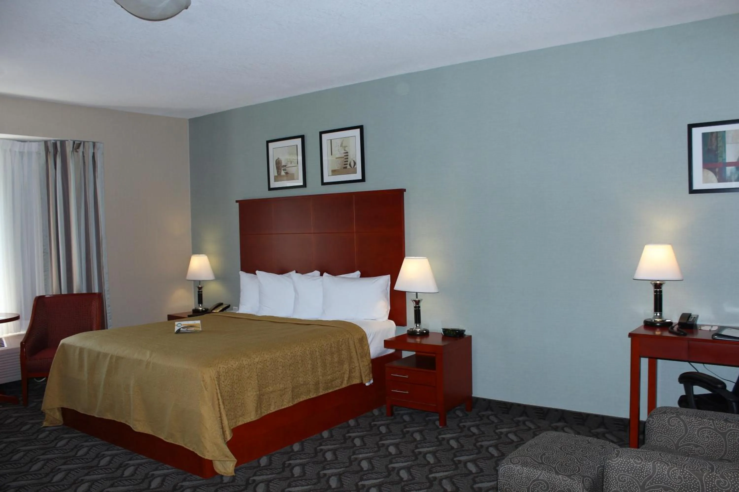 Bedroom in Quality Inn Southampton