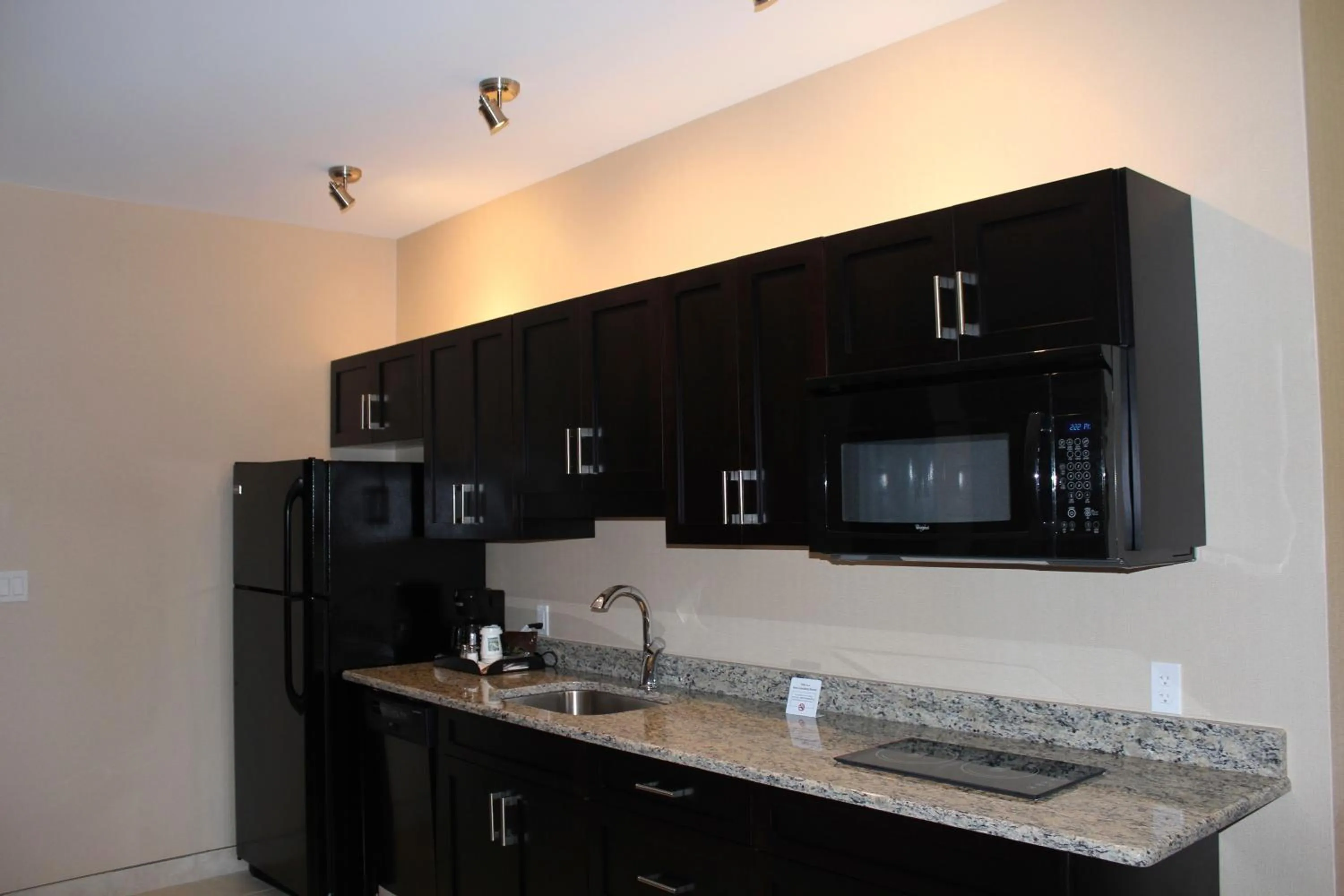 Kitchen or kitchenette in Quality Inn Southampton